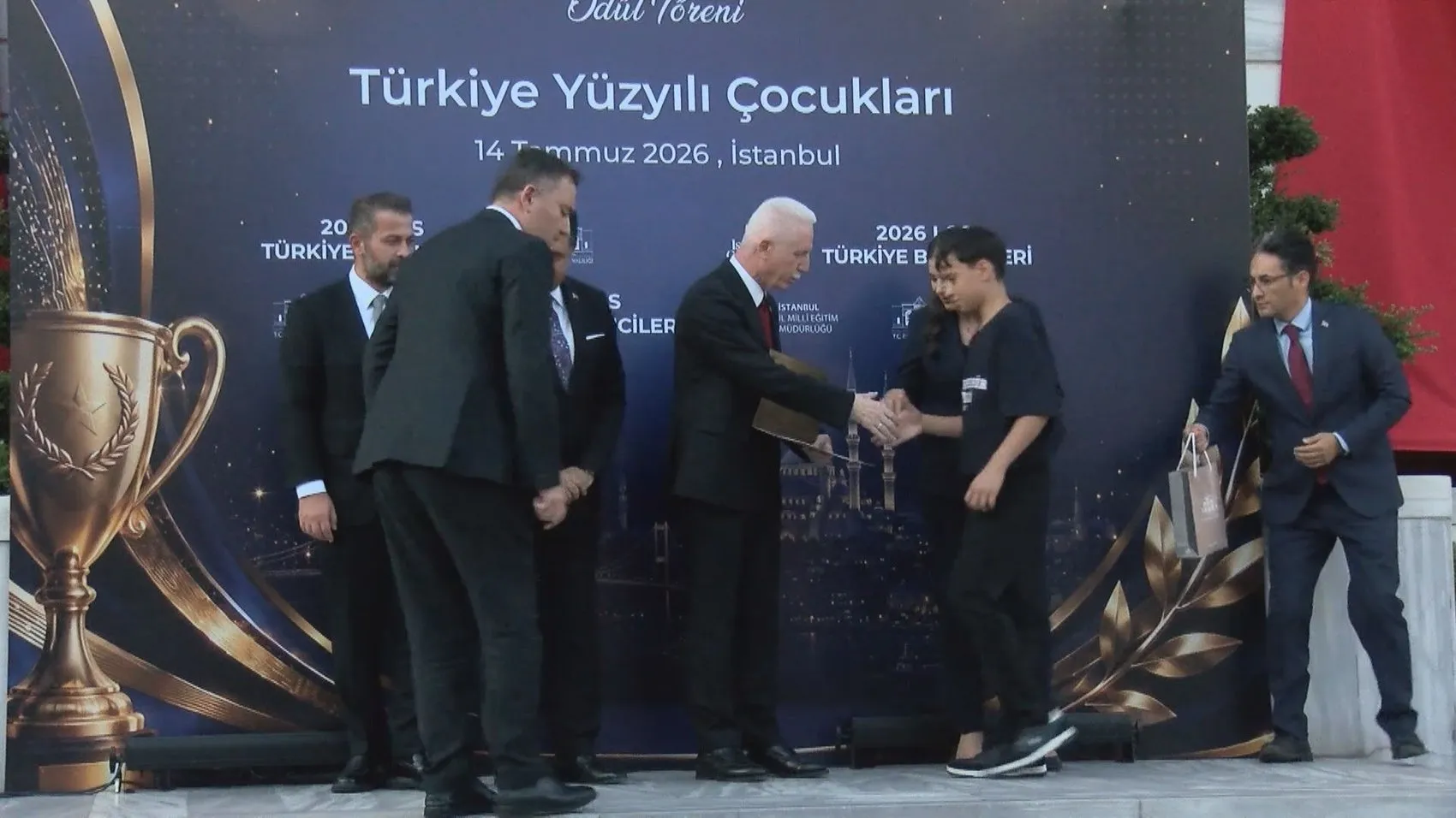 LGS birincilerine İstanbul’dan tam destek