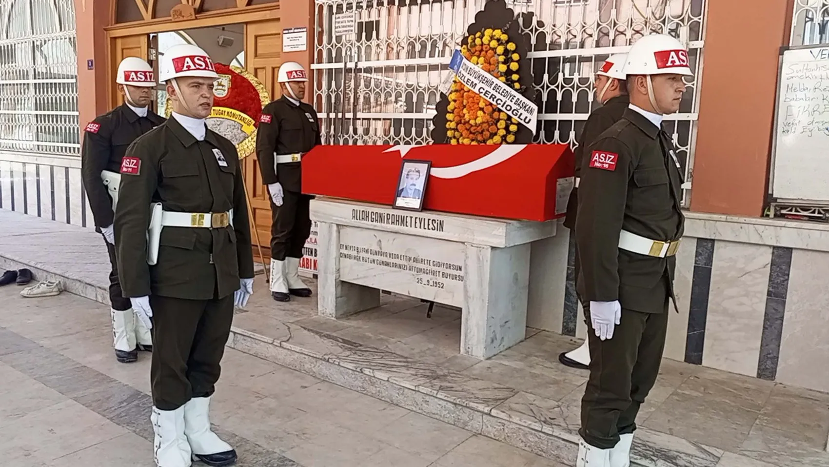 Kıbrıs gazisi Fikret Yavuz son yolculuğuna uğurlandı