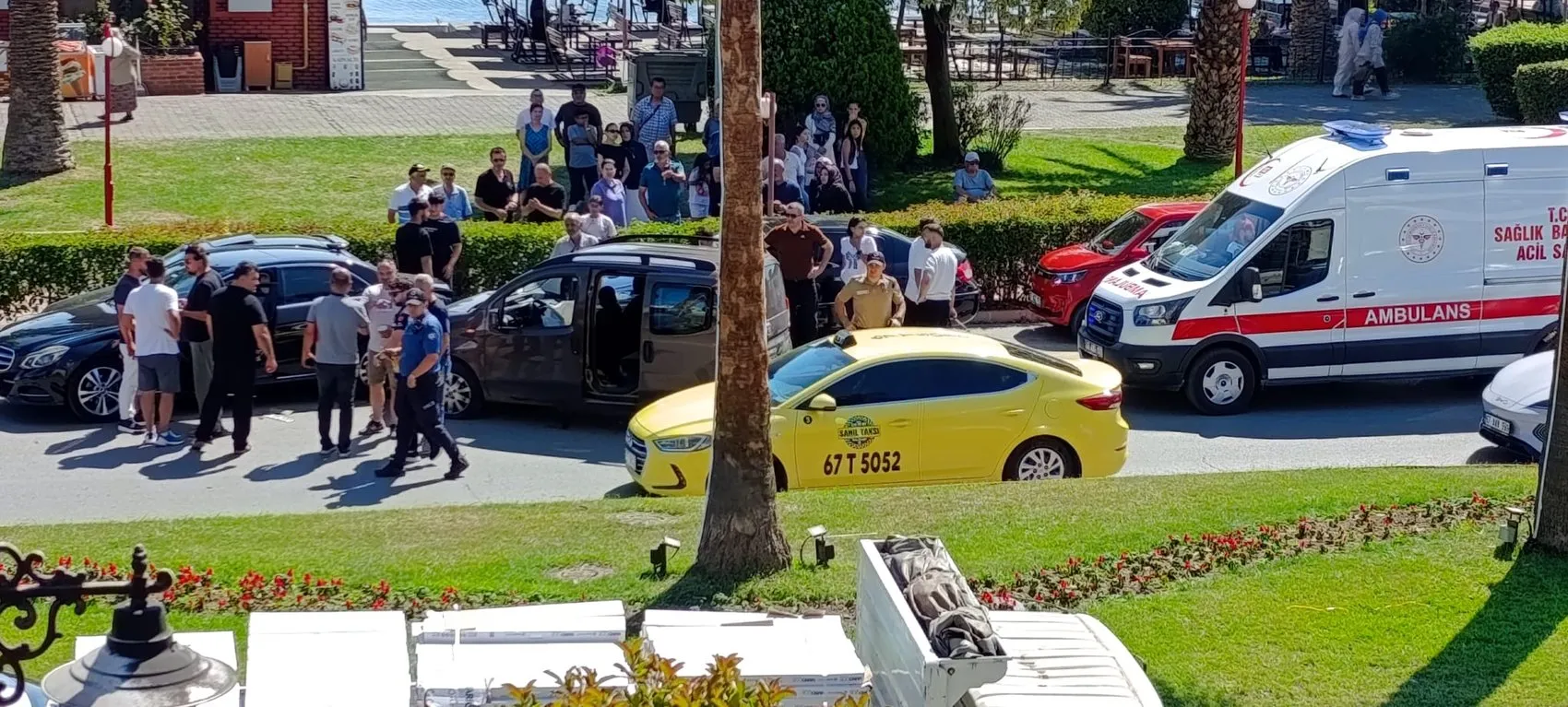 Zonguldak'ta dikkati dağılan sürücü park halindeki araca çarptı