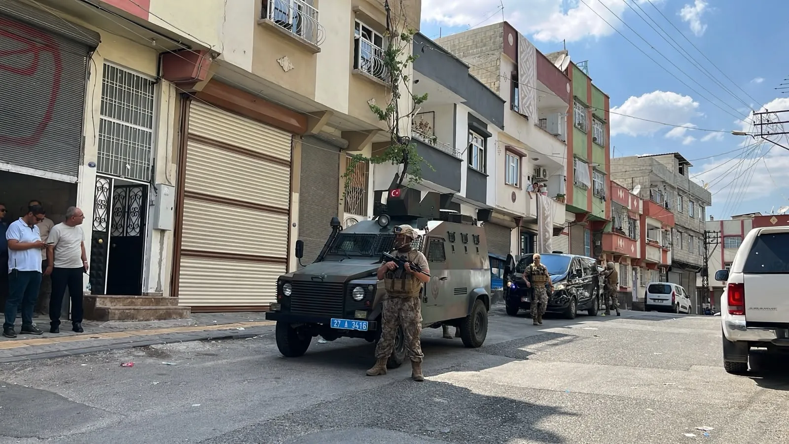 Gaziantep'te çatılardan kaçan firariyi Özel Harekat yakaladı
