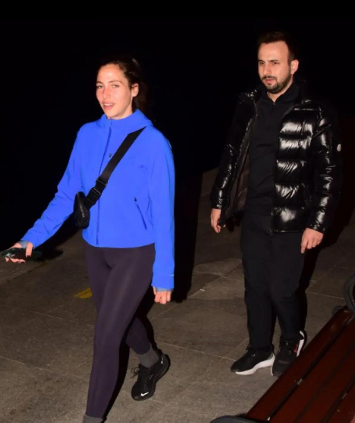 Hülya Avşar’ın kızı Zehra Çilingiroğlu başına keşan takıp poz verdi! Sosyal medya onu konuştu 3