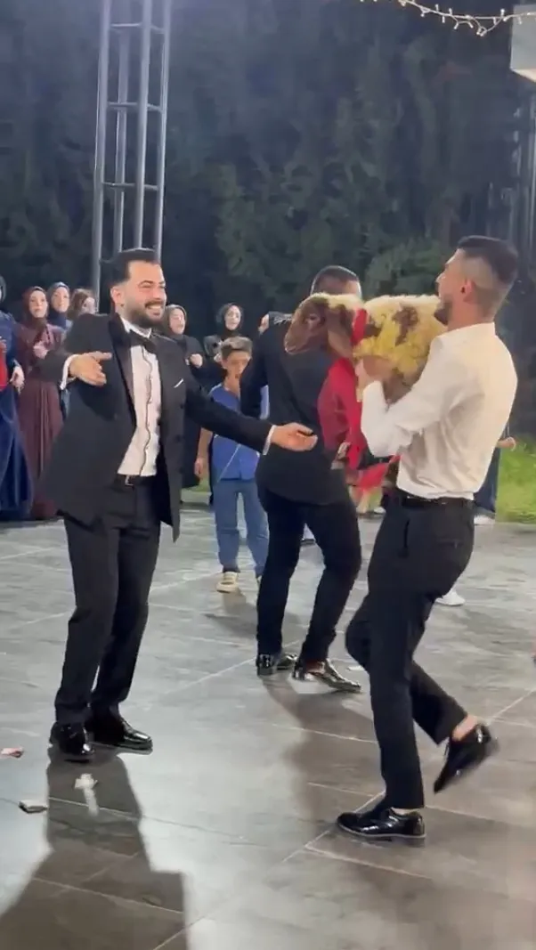 Osmaniyeli damada arkadaşından beklenmedik canlı düğün hediyesi