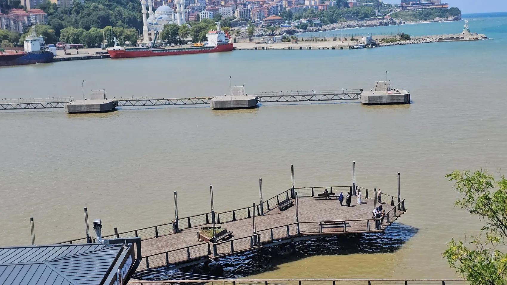 Zonguldak kıyılarında deniz iki gündür çamura büründü