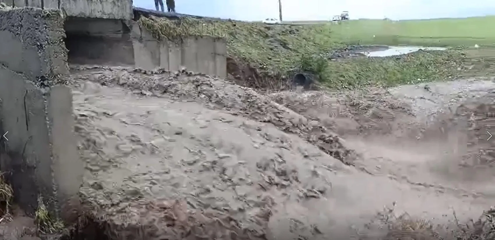 Kars Arpaçay'da sağanak sele dönüştü