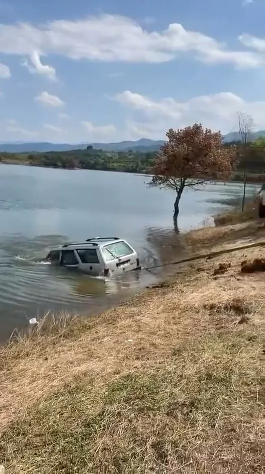 Direksiyon hakimiyetini kaybedince baraja uçtu