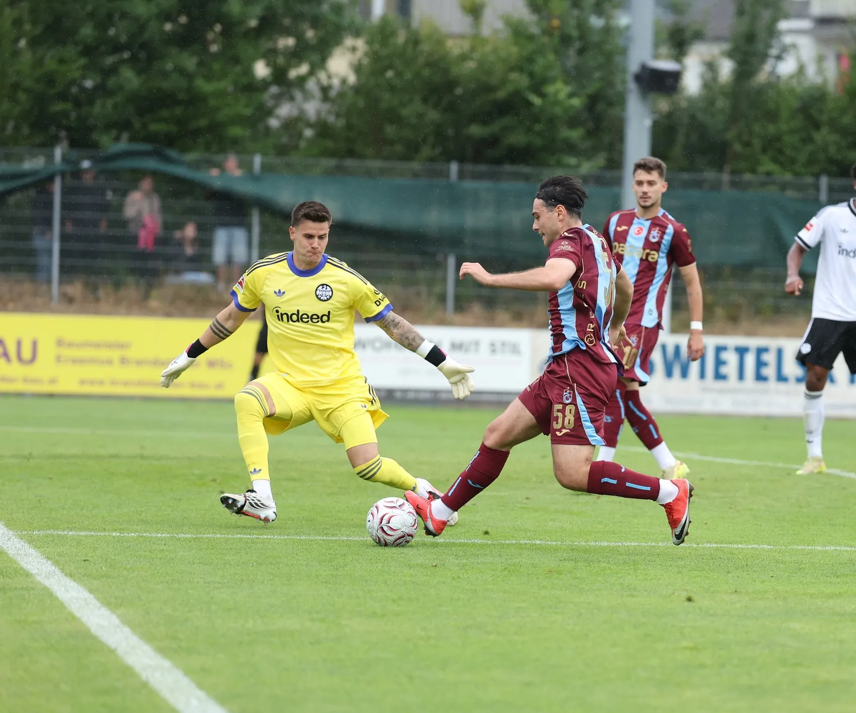 Trabzonspor yeni sezonun ilk sınavında Frankfurt karşısında ağır yara aldı