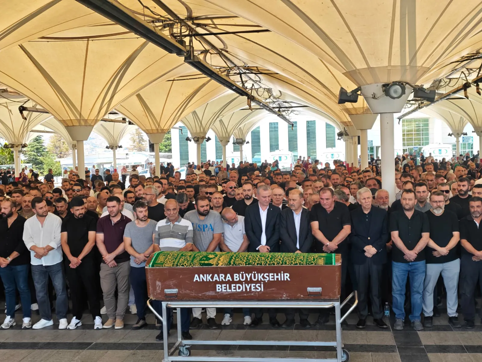 Ankara'da hafriyat kamyonu faciası Bir işçi son yolculuğuna uğurlandı
