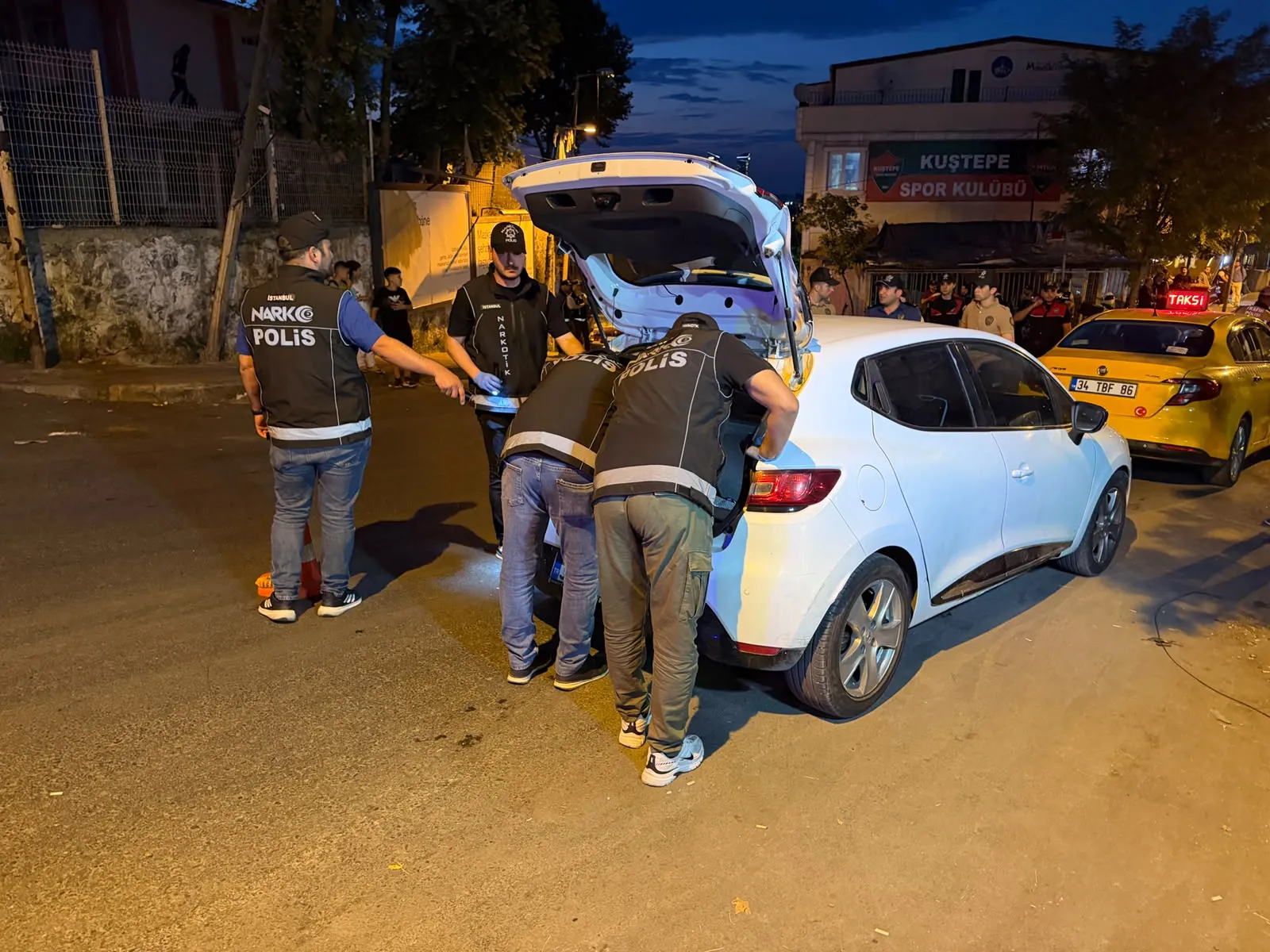 Şişli'de polisten dron destekli geniş çaplı güvenlik operasyonu