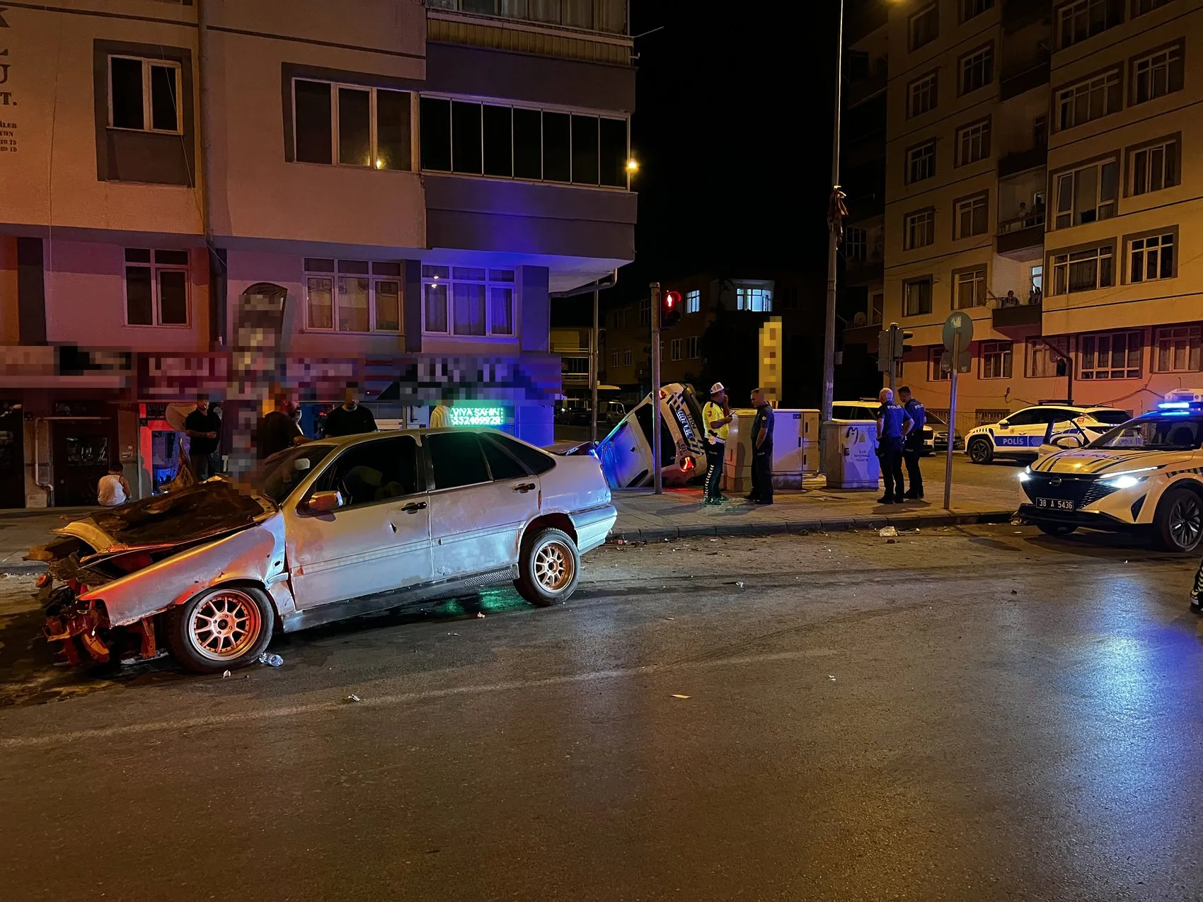 Kayseri'de polis aracı kaza yaptı 3 kişi yaralandı