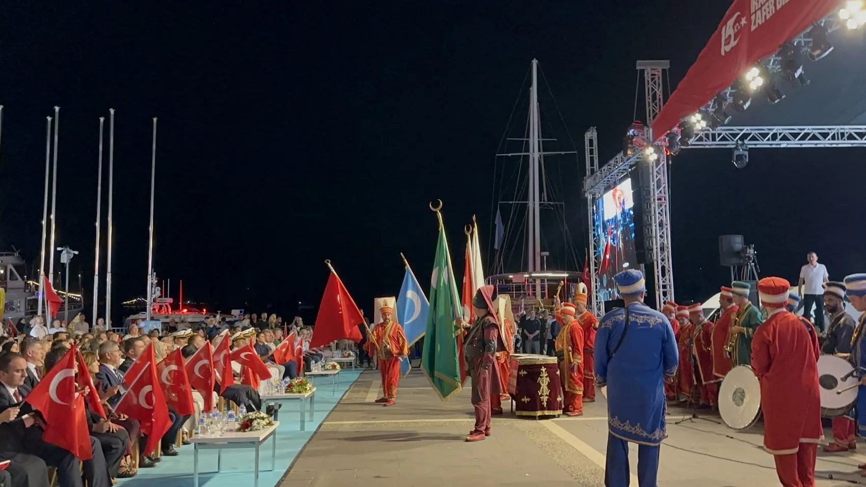 Marmaris 15 Temmuz şehitlerini meydanlarda andı