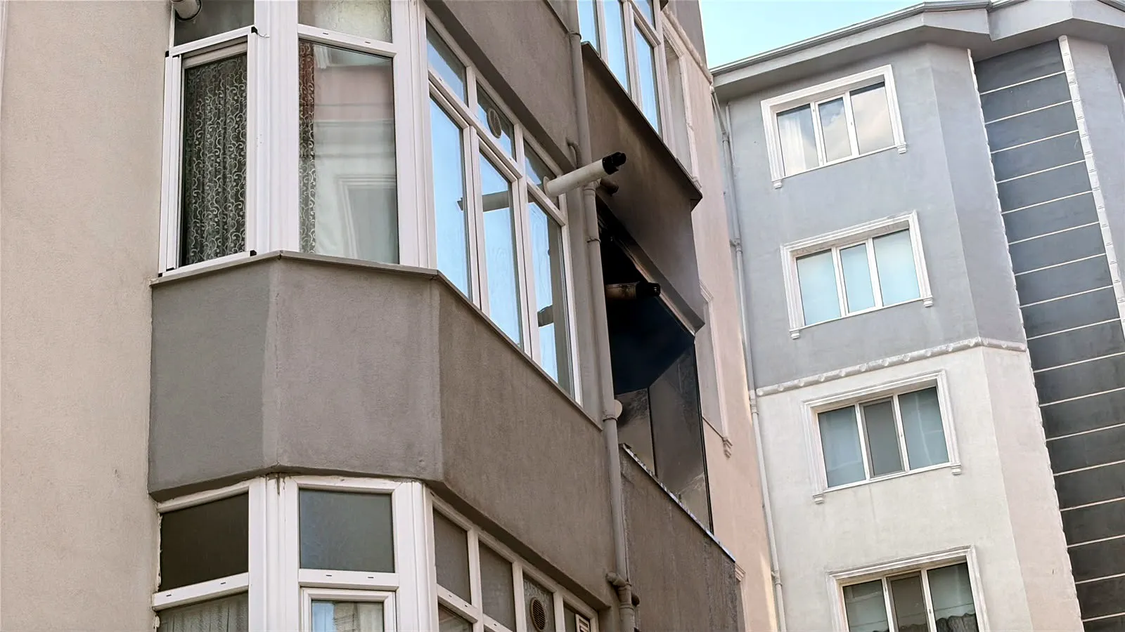Çorlu'da apartman yangını panik yarattı