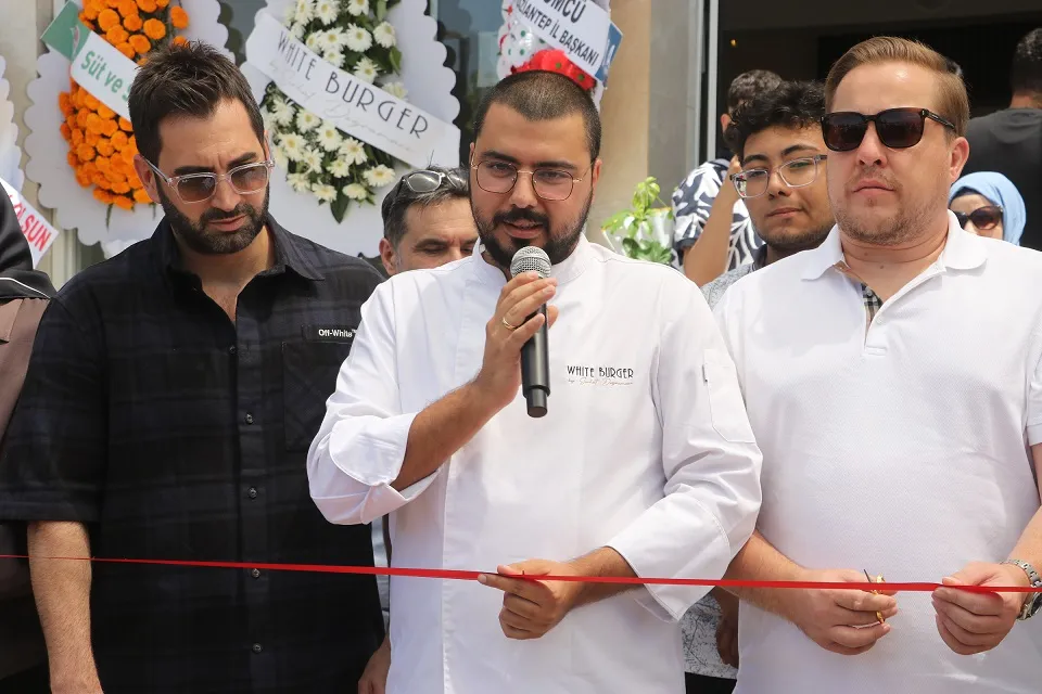 Michelin yıldızlı şef Serhat Doğramacı Gaziantep’te burger dükkanı açtı