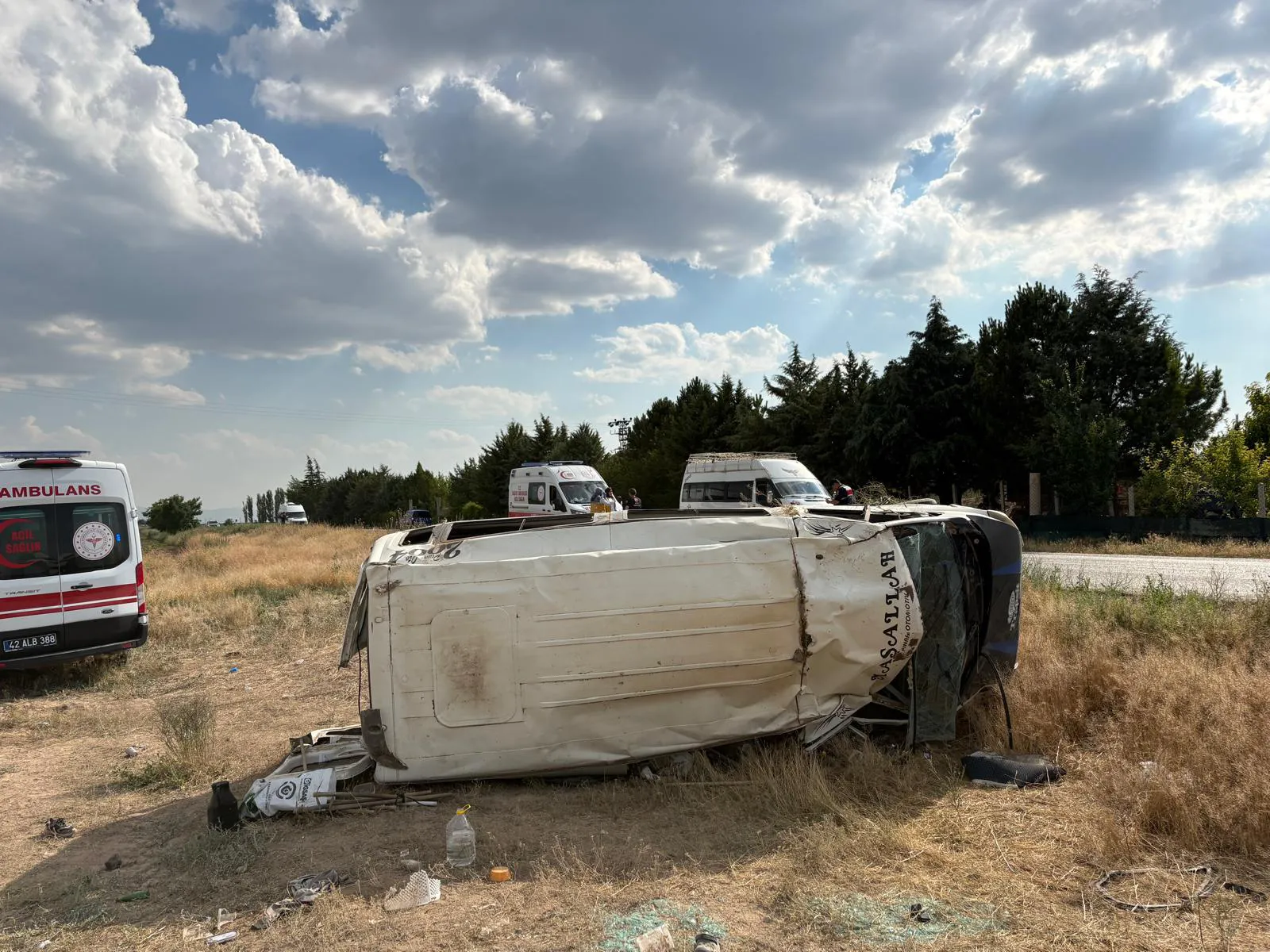 Konya’da tarım işçilerini taşıyan araç devrildi