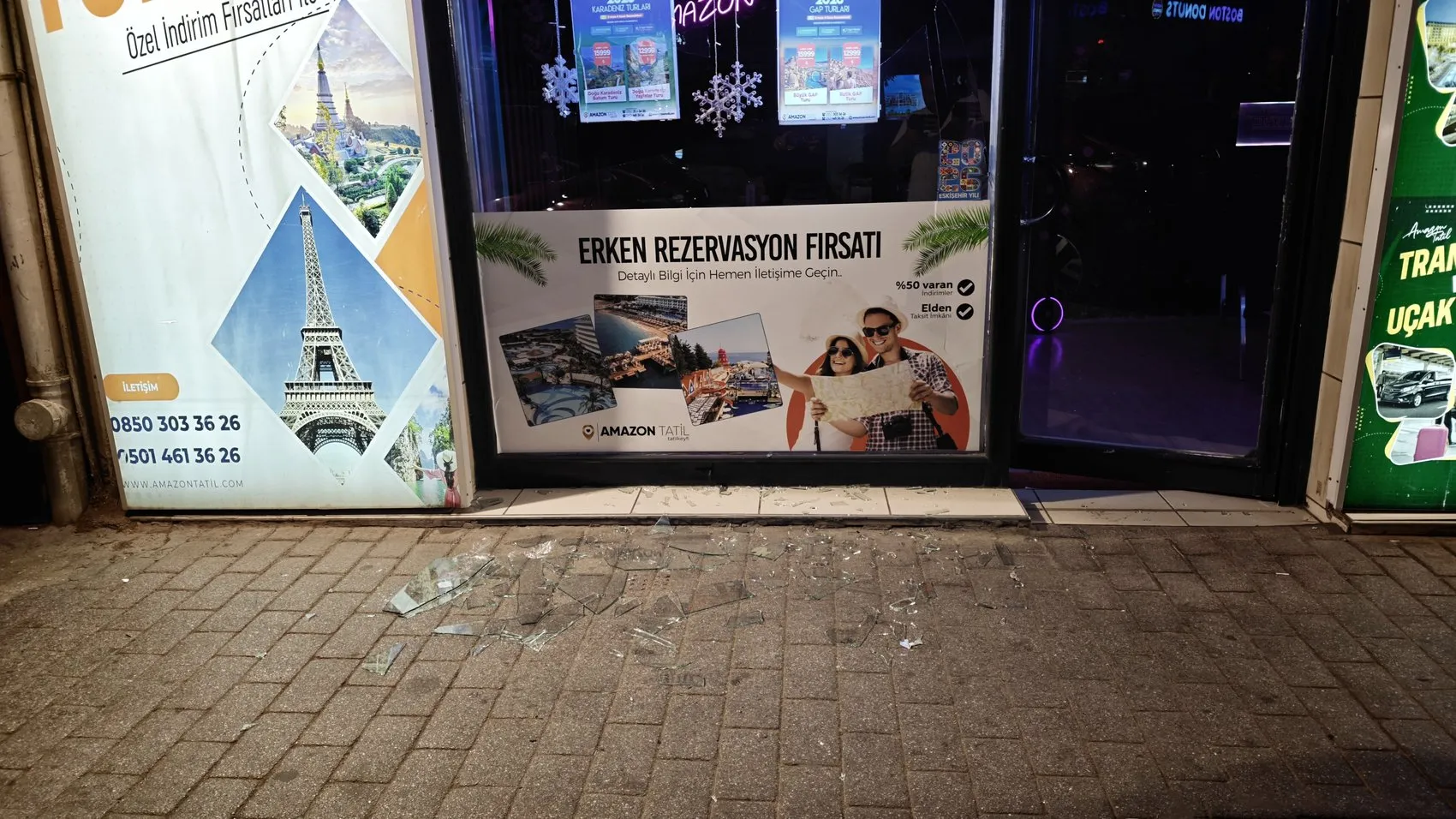 Eskişehir'de kaldırımda yürürken dükkan camını tekmeleyen saldırganı esnaf durdurdu