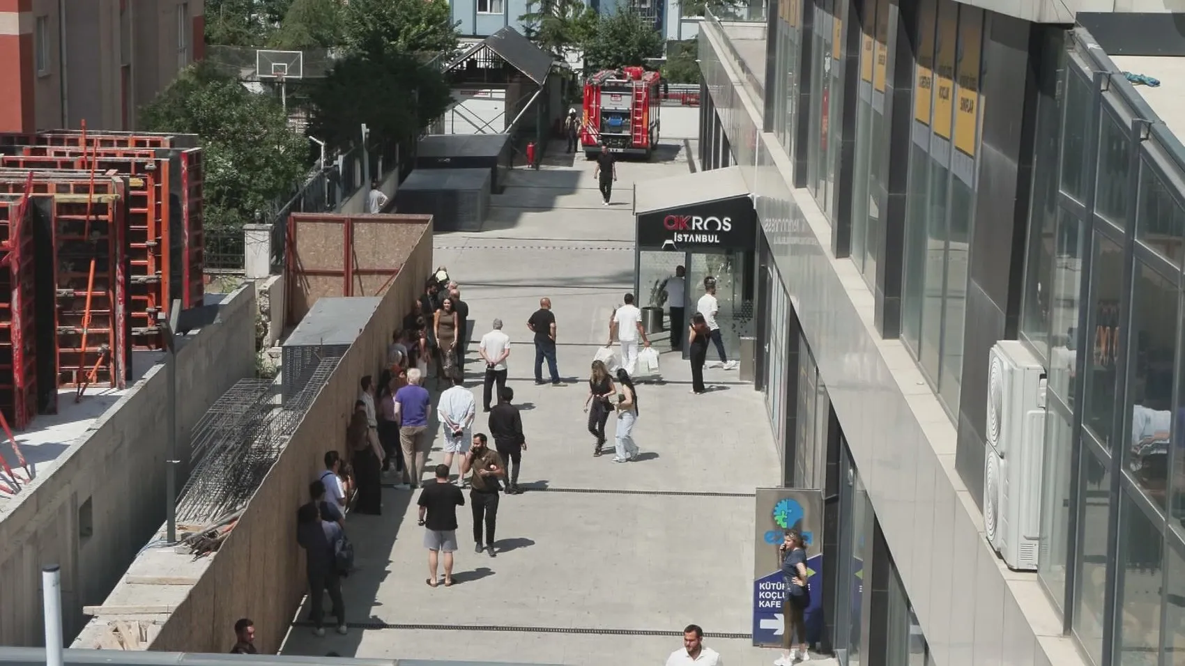 Esenyurt’ta yüksek katlı rezidansta korkutan yangın