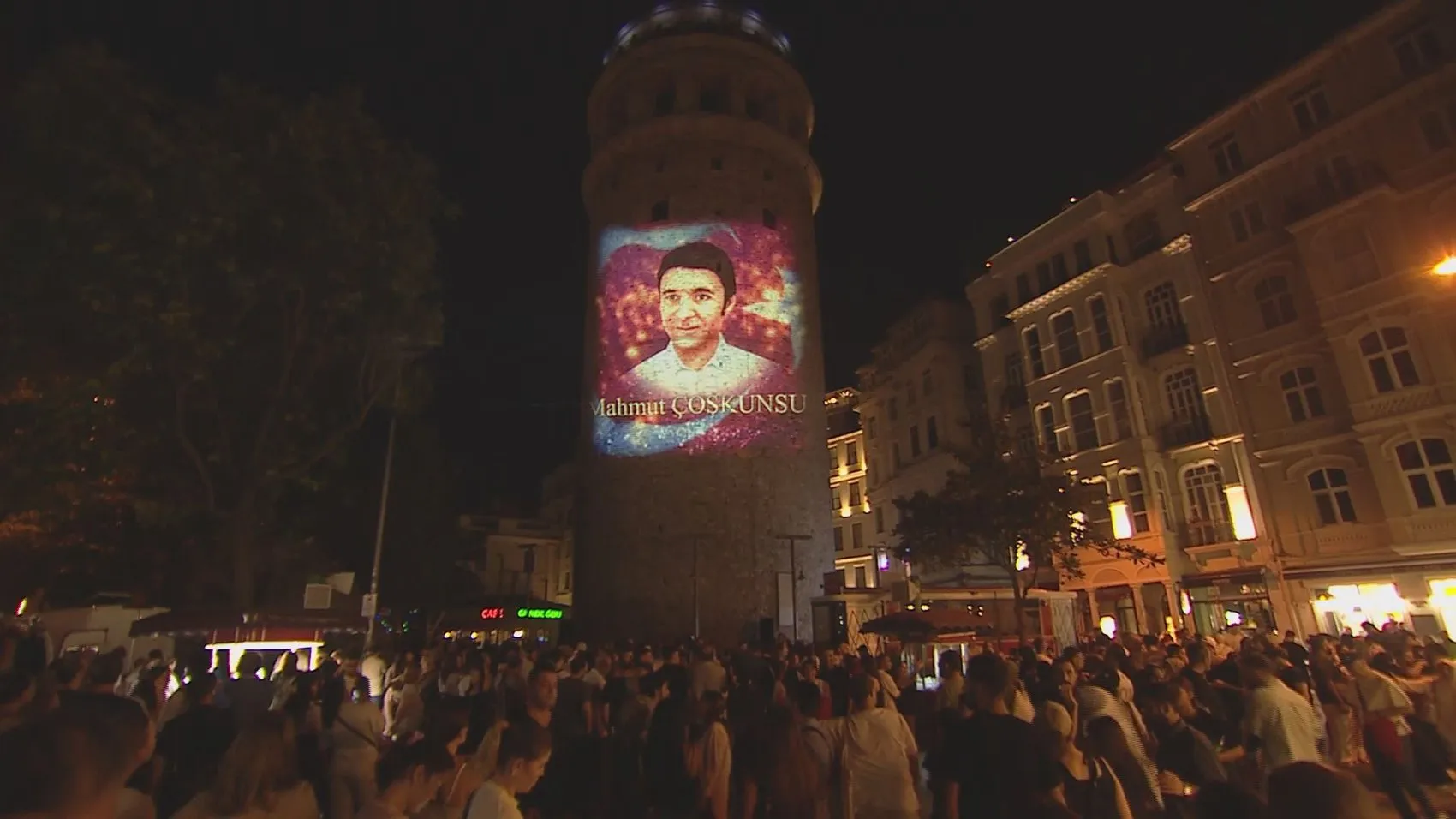 Galata Kulesi 15 Temmuz’un onuncu yılı için ışıklarla donatıldı