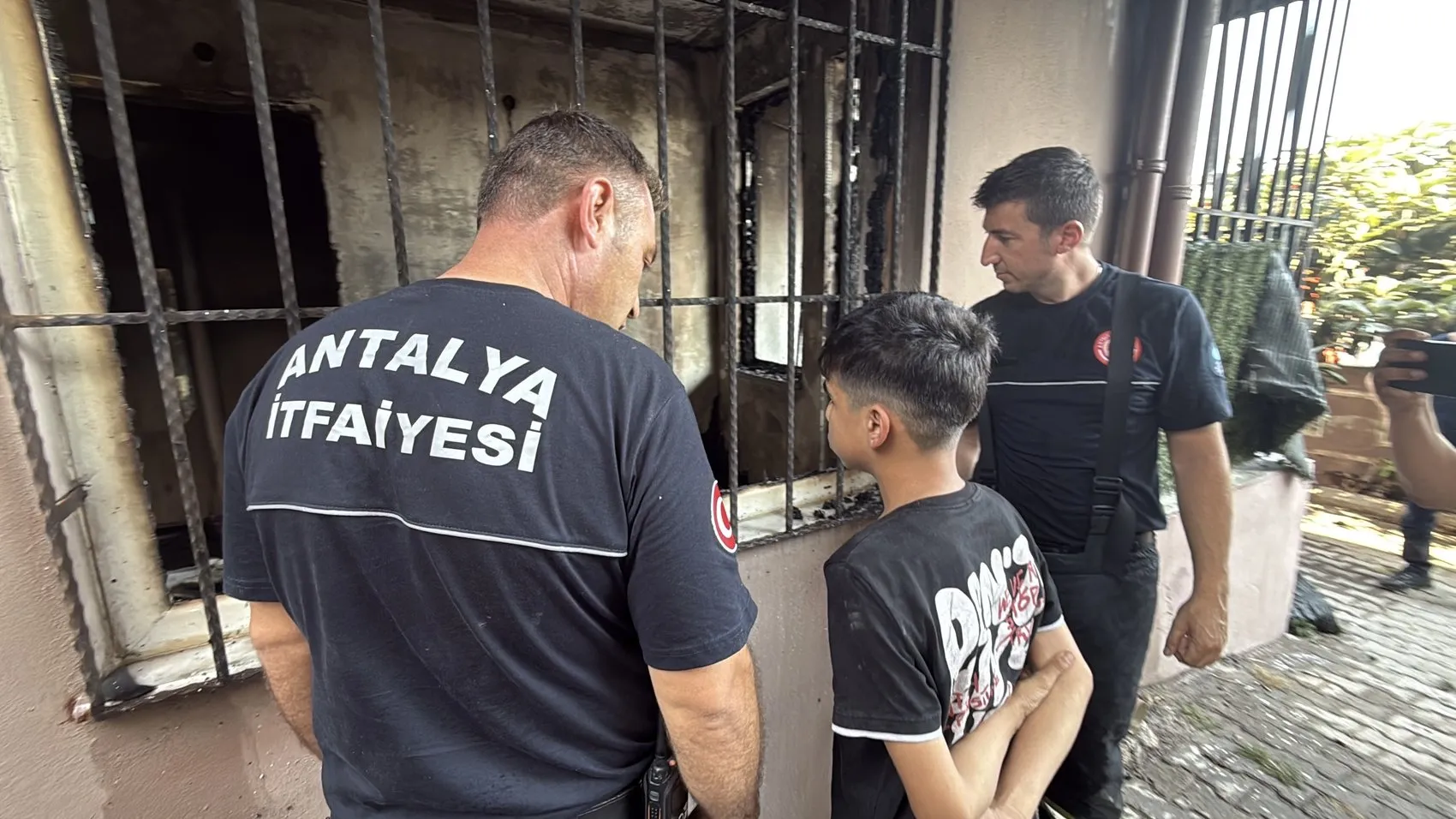 Antalya'da küçük çocuğun sebep olduğu yangın yürekleri ısıttı