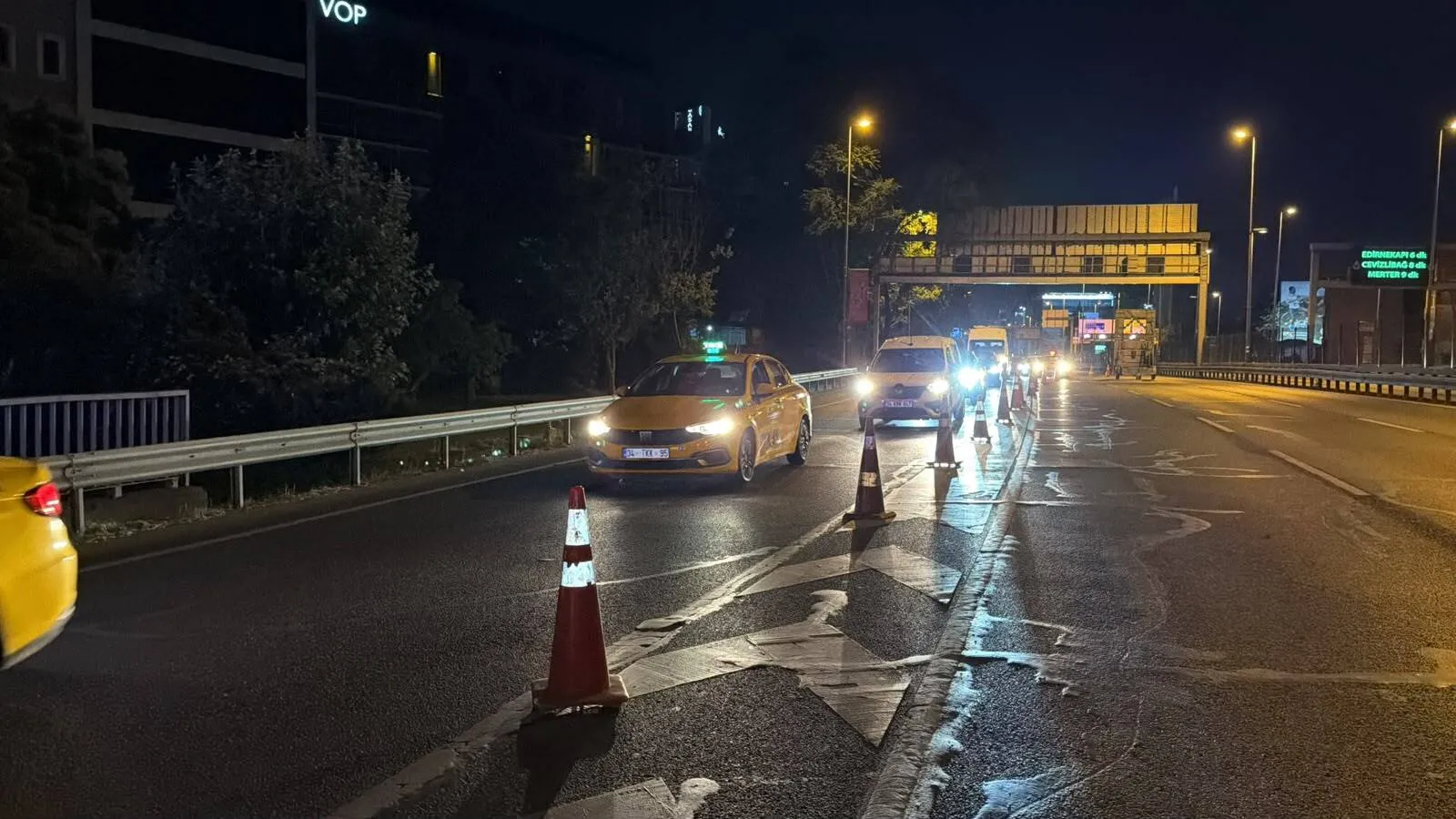 İstanbul trafiğinde pazar sabahı köprü ve yol mesaisi