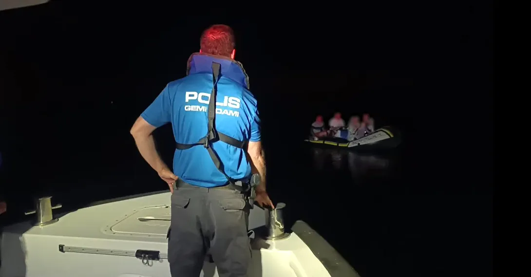 Van Gölü’nde botları arızalanan 7 kişi polis tarafından kurtarıldı