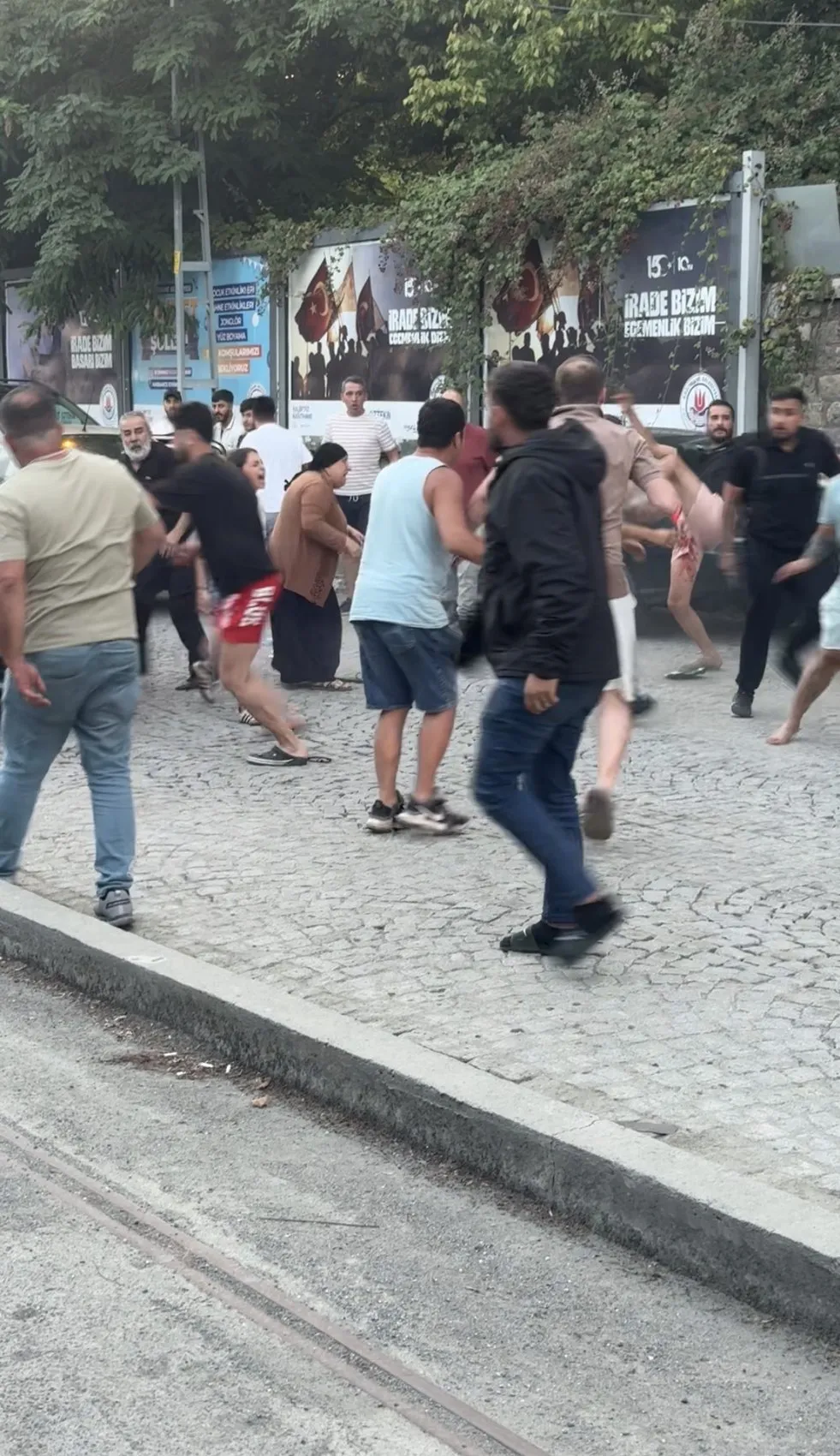 Kağıthane'de trafik kavgası kanlı bitti 4 yaralı