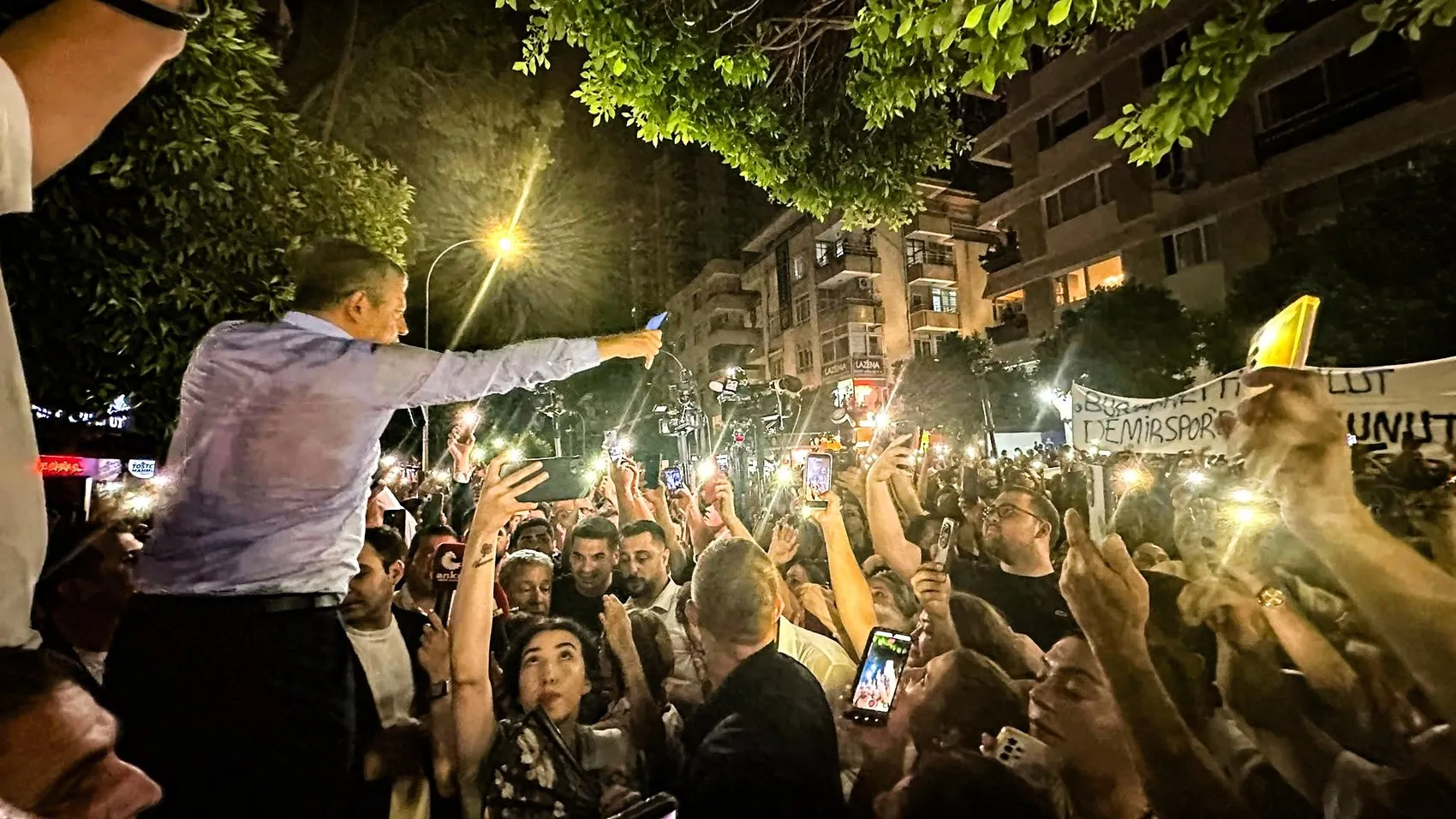 Özel'den operasyon tepkisi İktidar yürüyüşümüzü durduramayacaklar