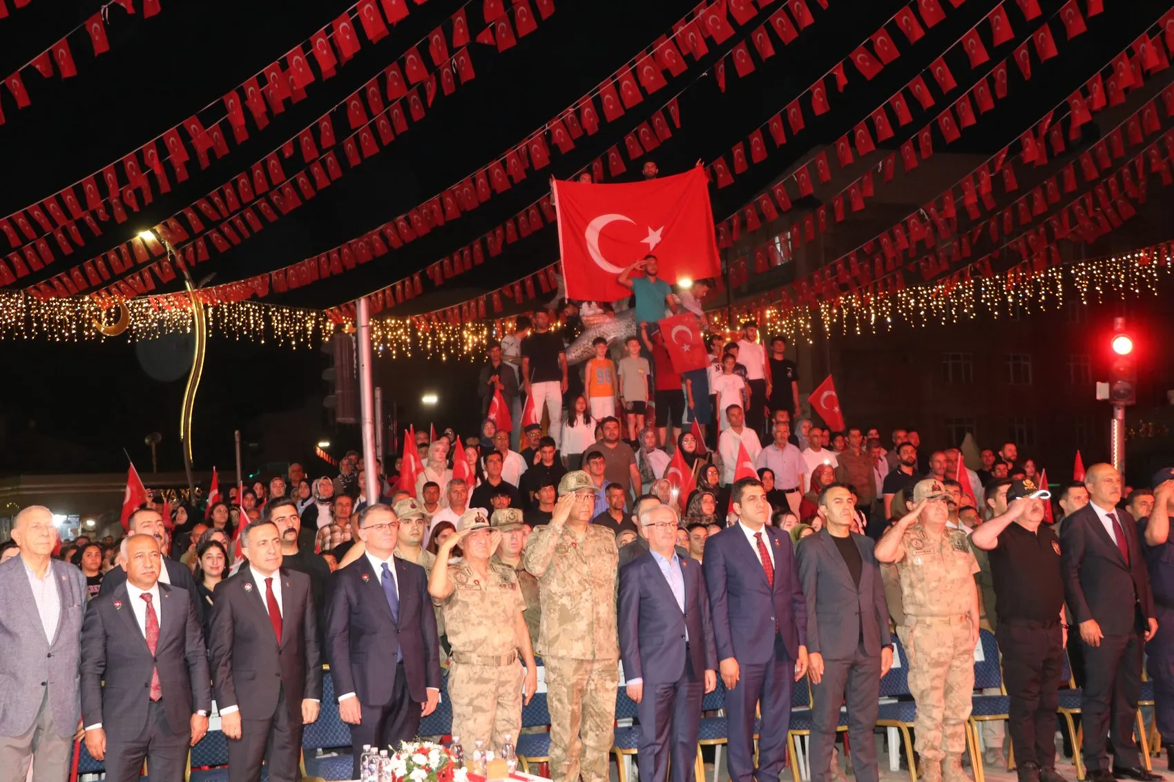 Vanlılar 15 Temmuz anması için meydanlara indi
