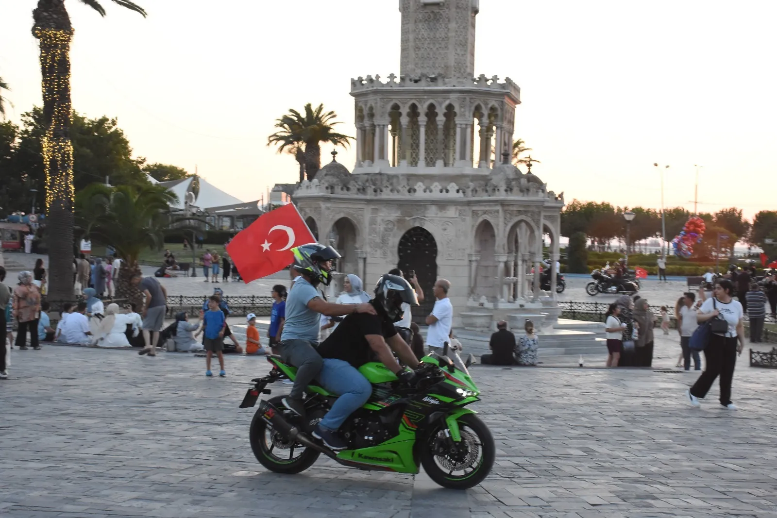 İzmirli motosikletliler 15 Temmuz için konvoy oluşturdu