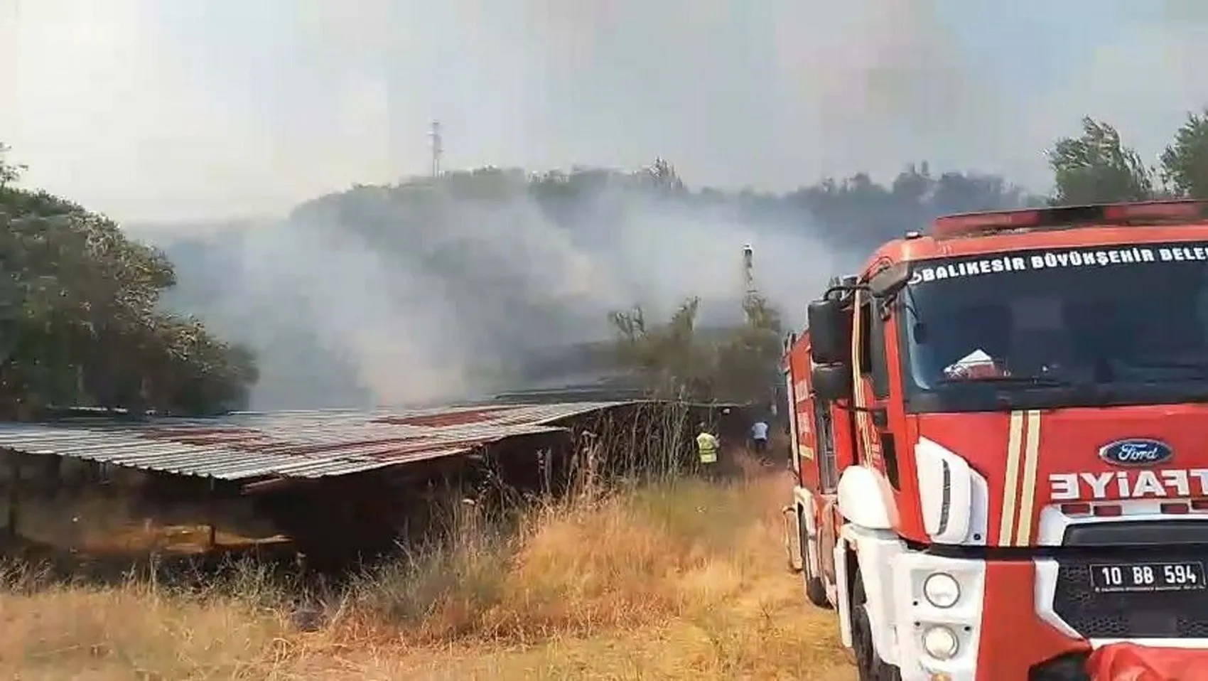 Balıkesir'de orman yangını paniği 210 ev tahliye edildi