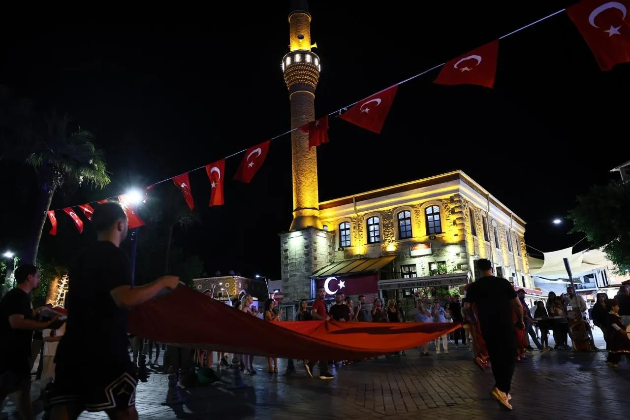 Bodrum 15 Temmuz için kortejle yürüdü