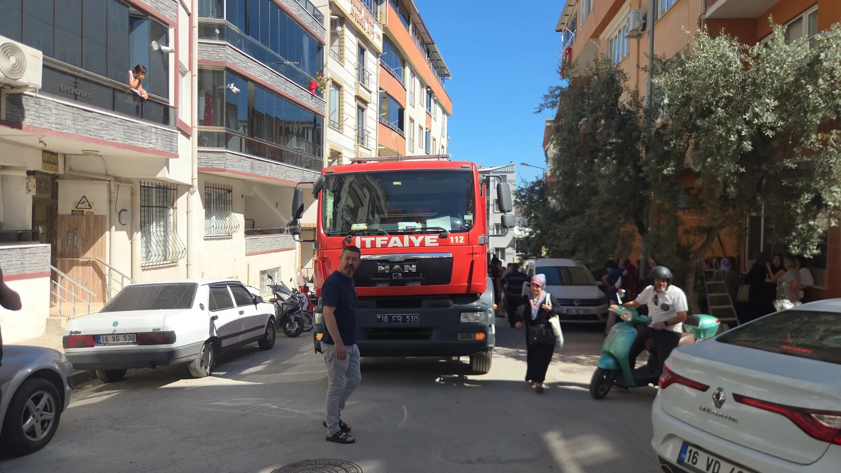 Bursa Orhangazi’de evde mahsur kalan engelli vatandaşı itfaiye kurtardı