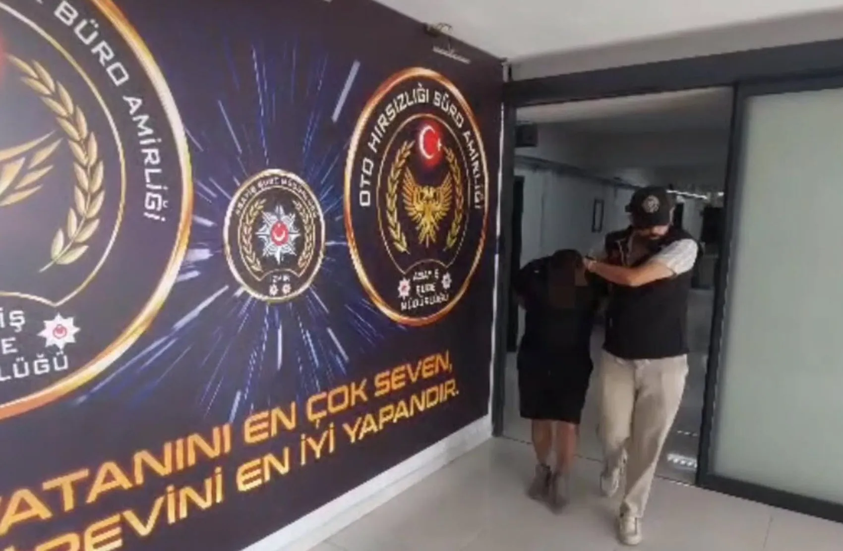 İzmir'de motosiklet hırsızına kamera engeli