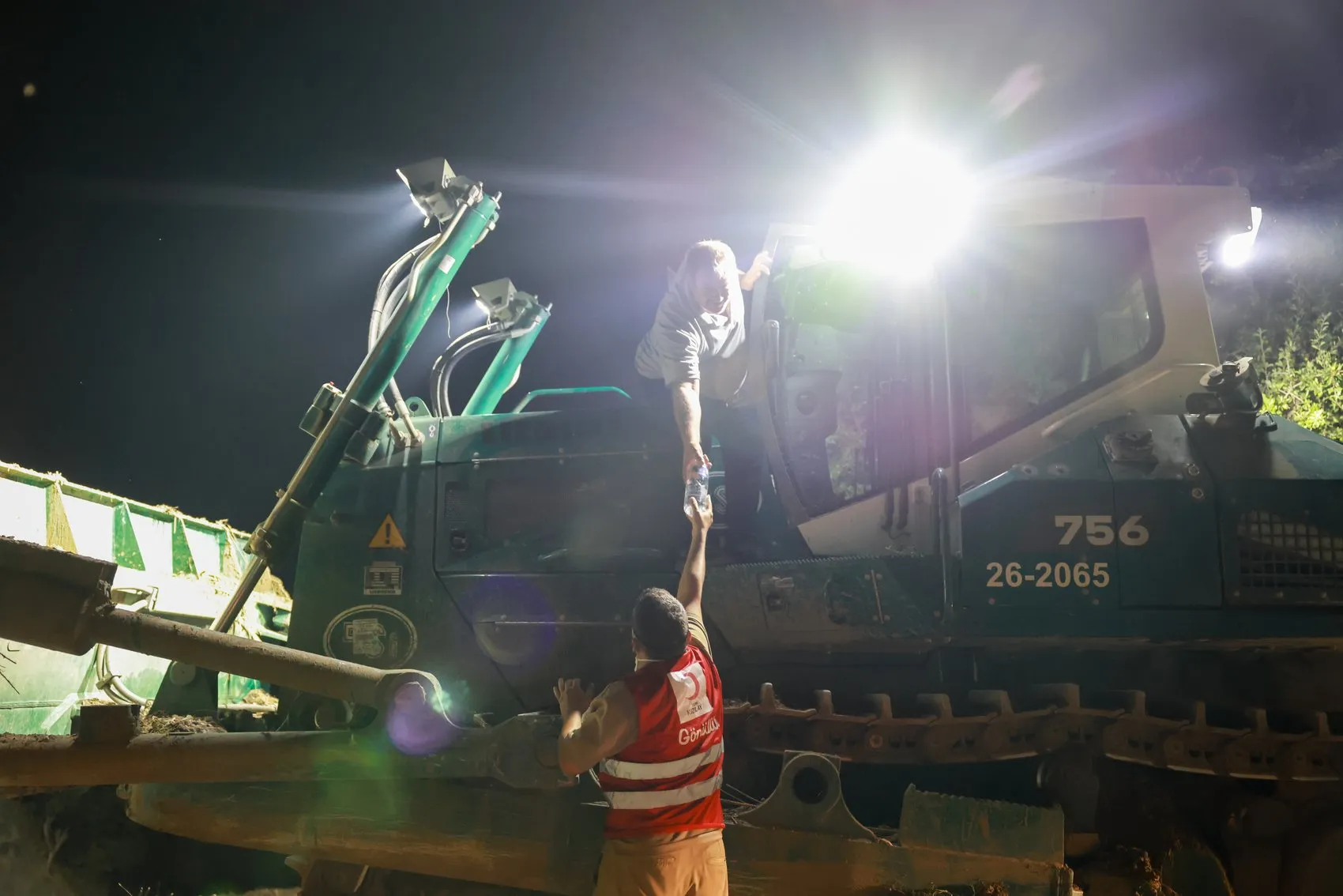 Kızılay orman yangınlarında 26 noktada gıda desteği sağlıyor
