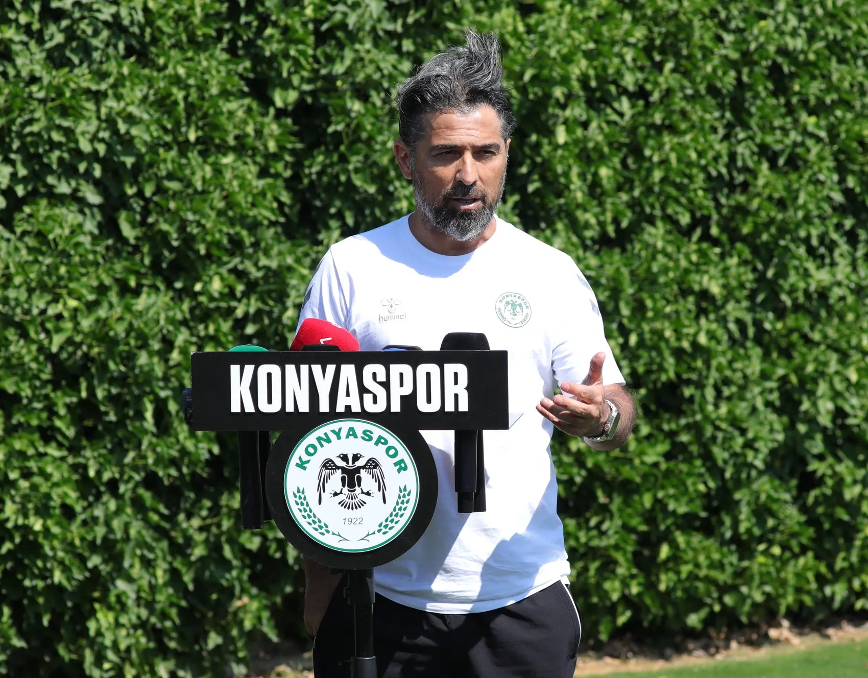 Konyaspor’da İlhan Palut’tan net transfer mesajı