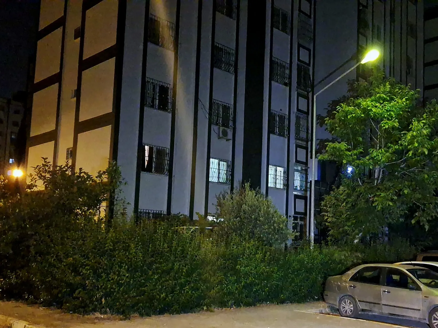 Adana'da korkunç cinayet Bekçi eşini kızının yanında öldürdü