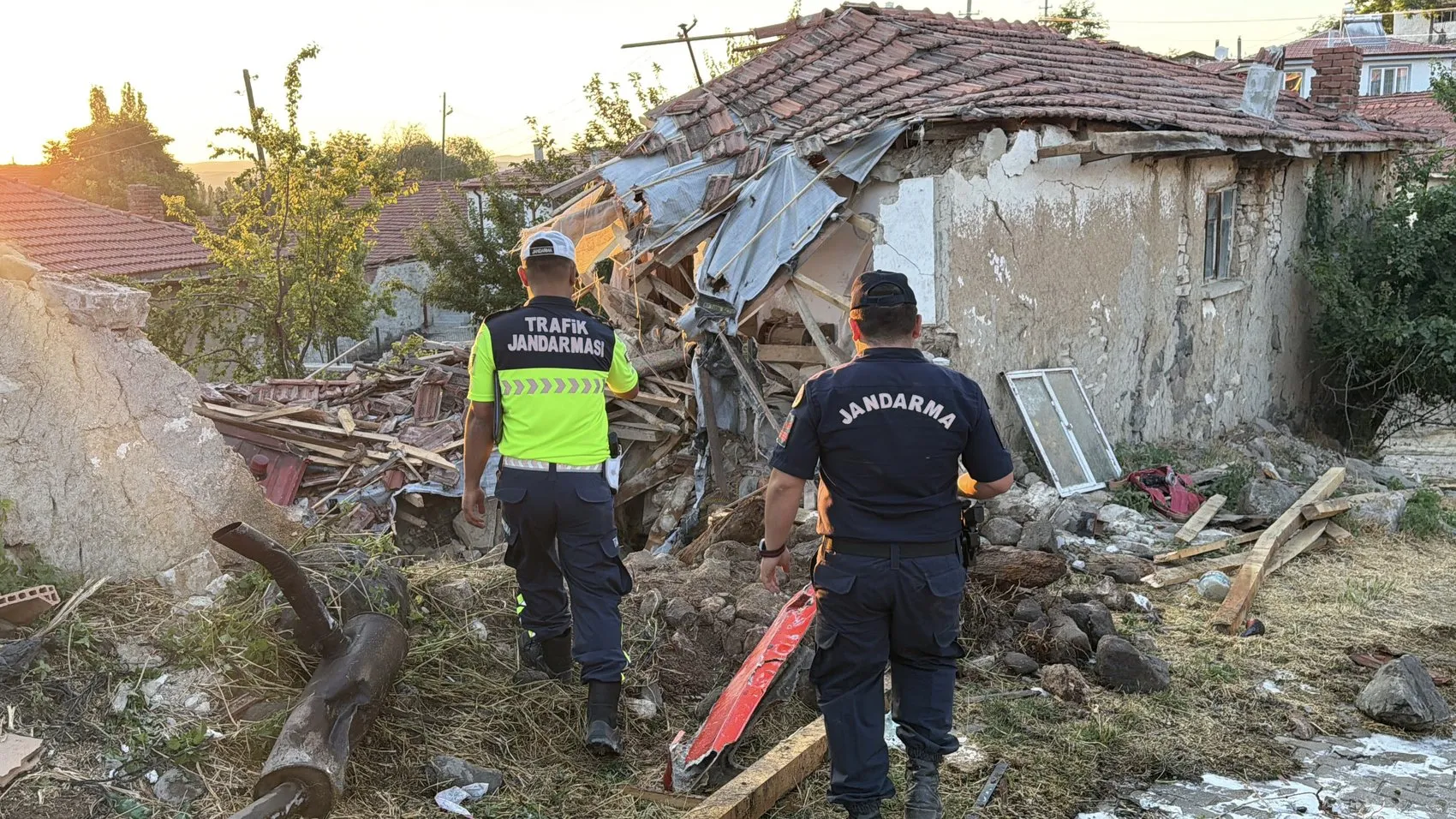Eskişehir'de yangın dönüşü kaza 3 itfaiyeci hastanelik oldu