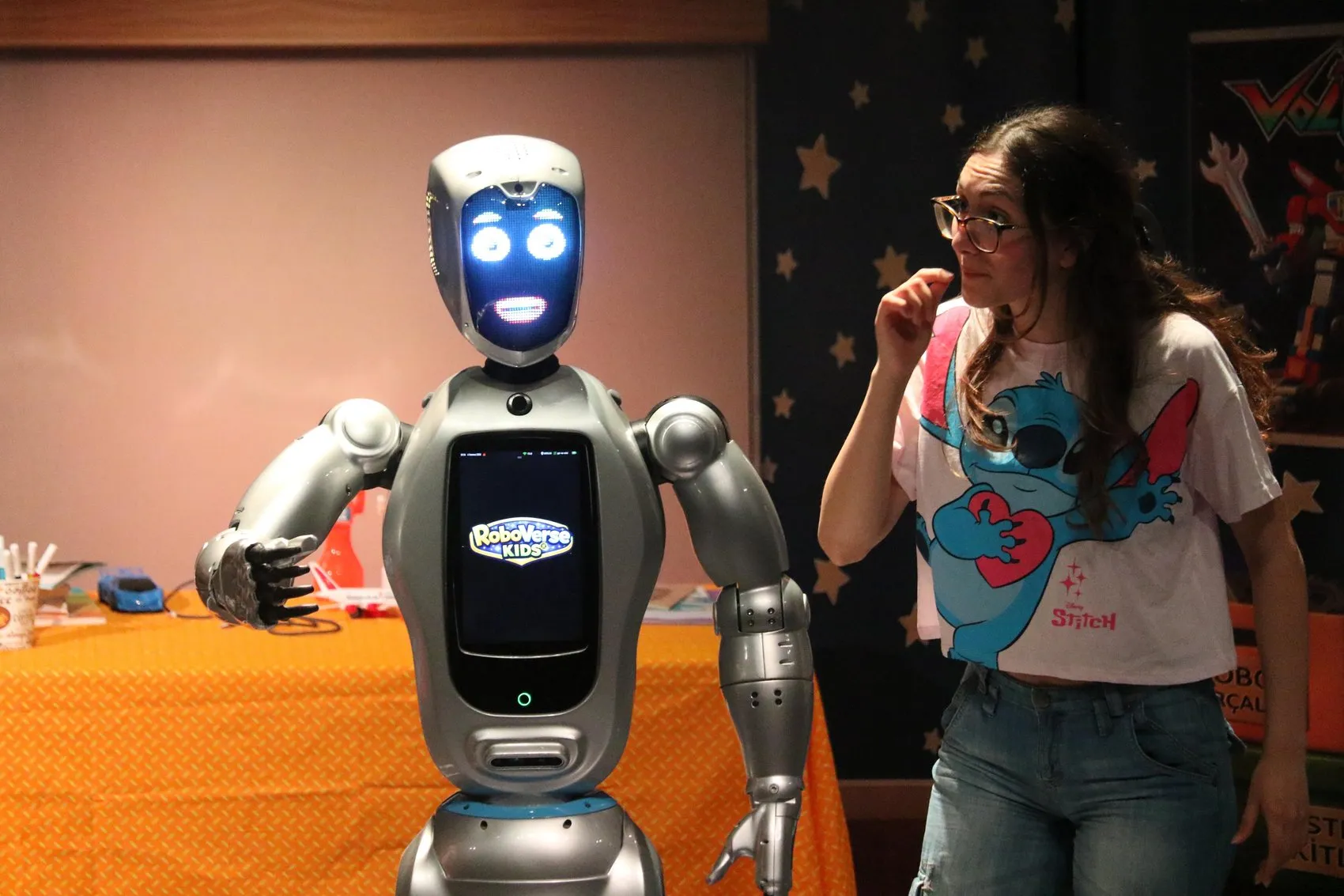 Antalya sahnesinde bir ilk İnsansı robot tiyatro oyuncusu oldu