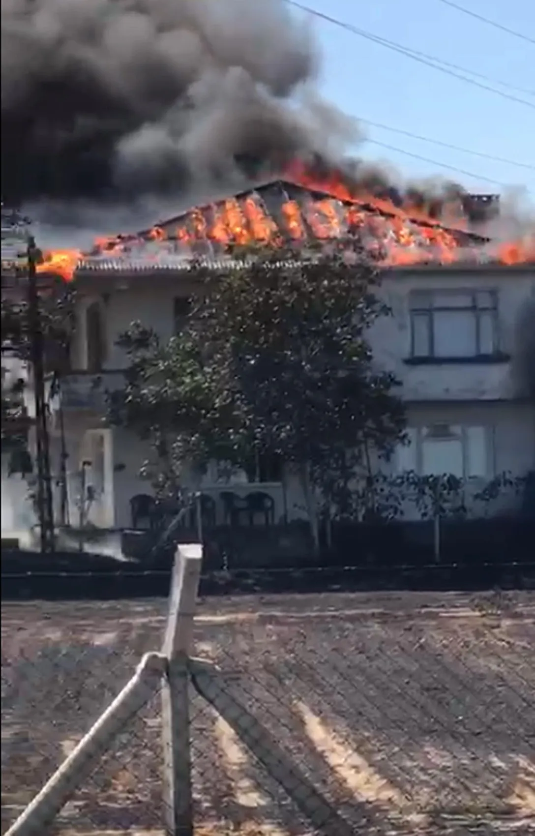 Edirne’de anız yangını bir aileyi evsiz bıraktı