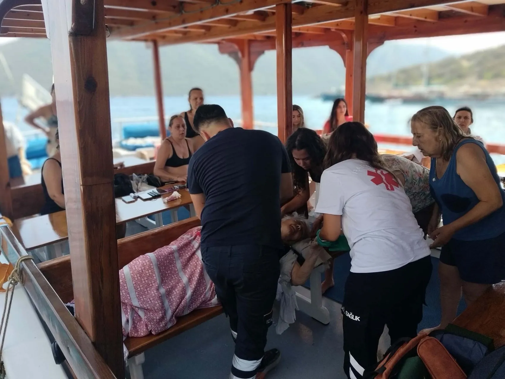 Bodrum açıklarında deniz ambulansı ile üç hasta kurtarıldı