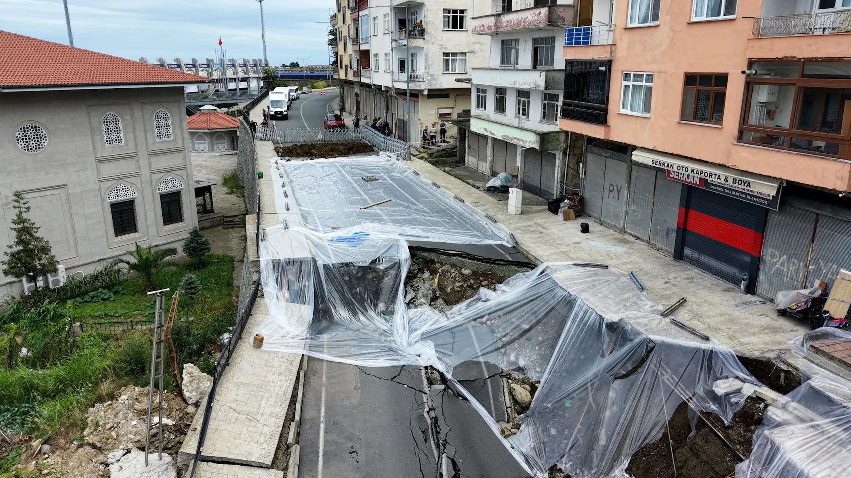 Rize’de yurt inşaatı kazısı mahalleyi karıştırdı