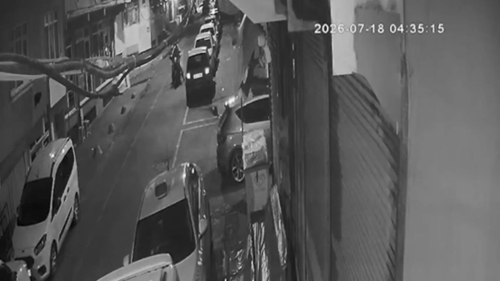 Esenler polisinden motosiklet hırsızlarına suçüstü operasyonu