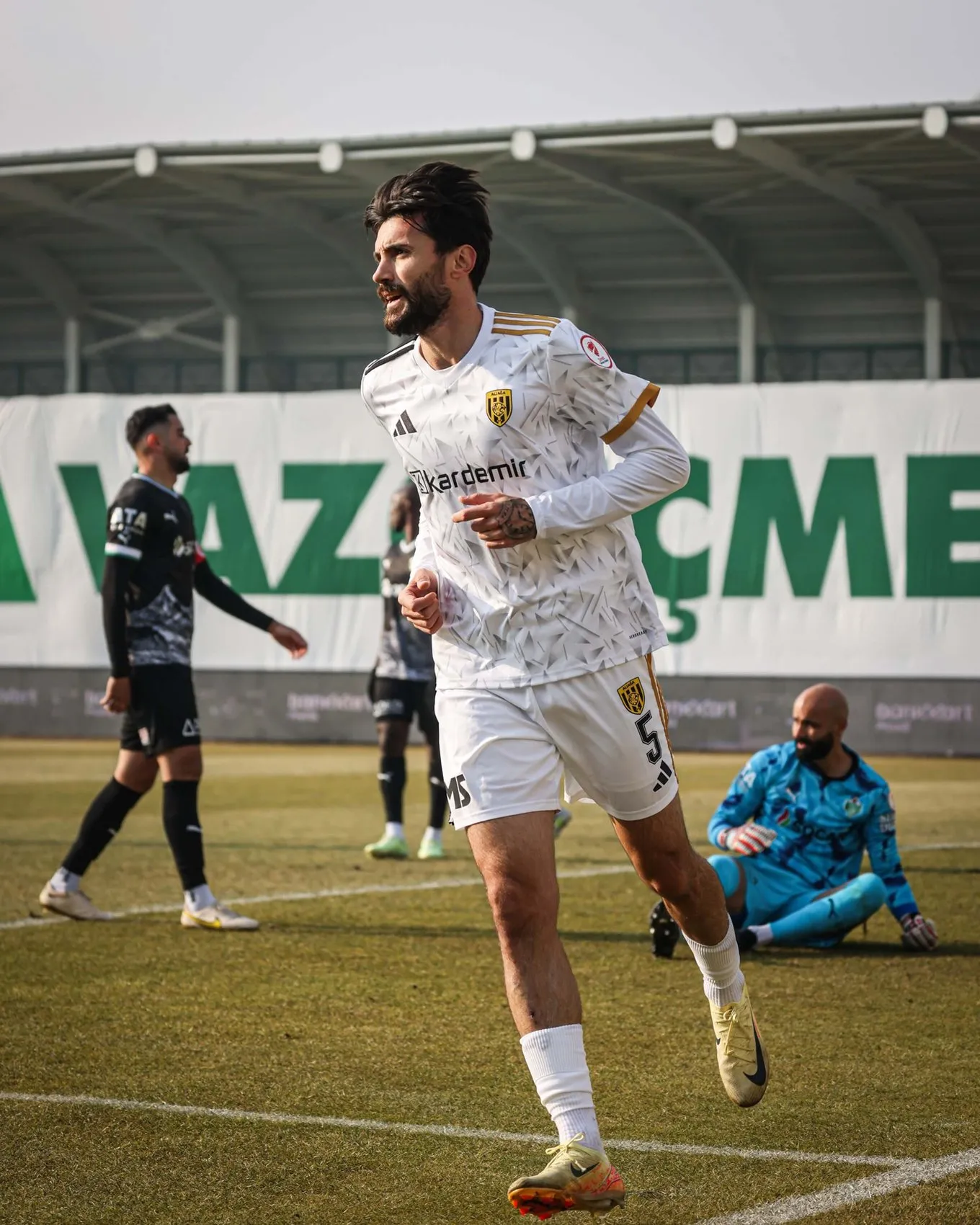 Aliağa FK’da yaprak dökümü İki yıldız yeni takımlarına gitti