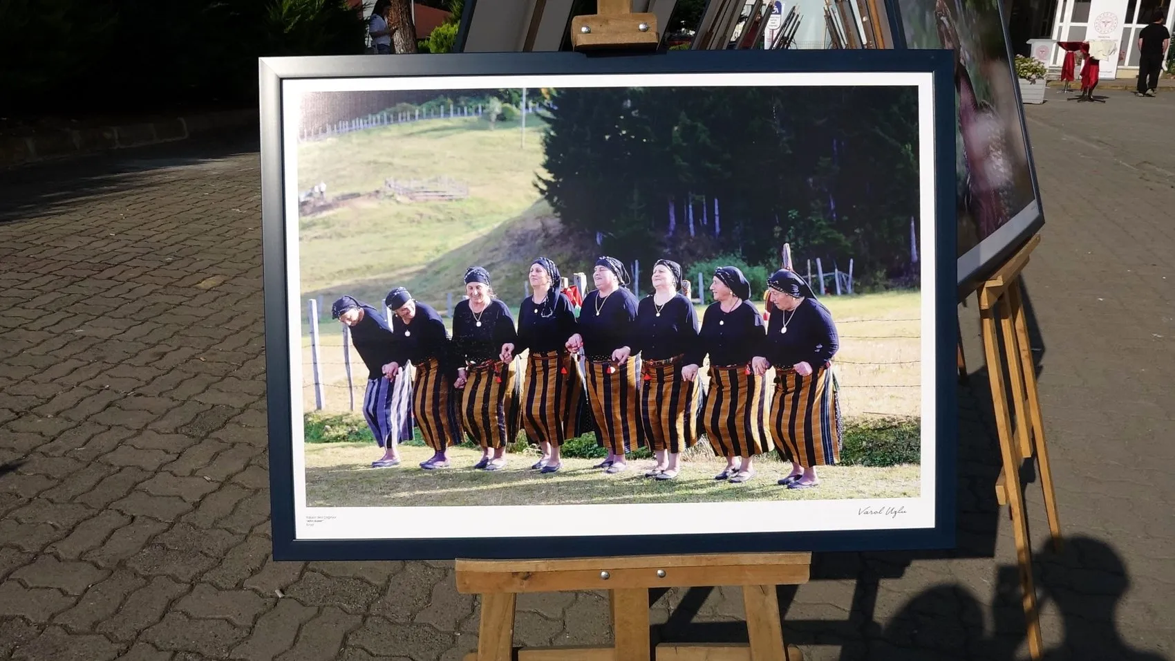 Doğduğu hastaneye 70 eserini hediye etti