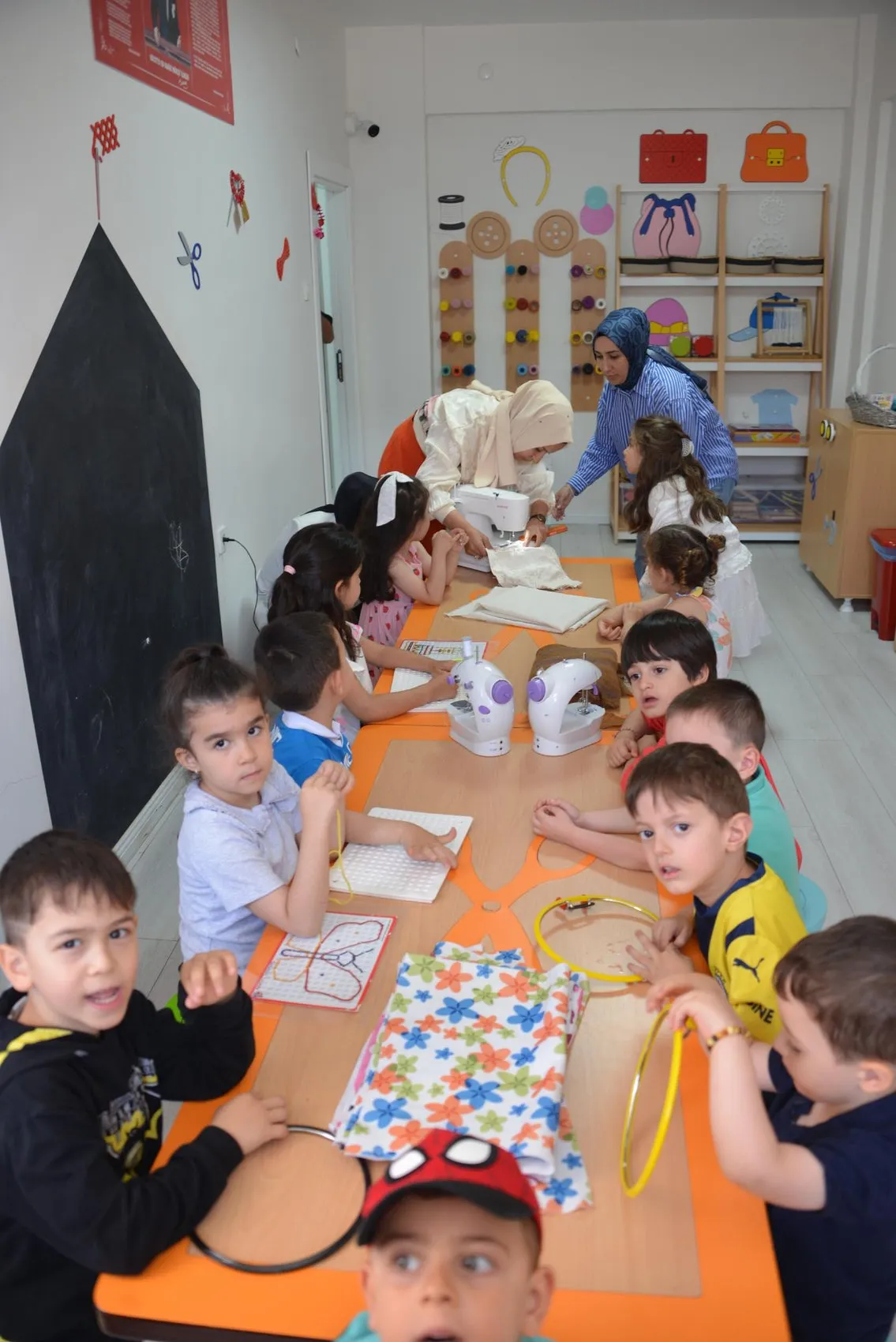 Erzurumdaki anaokulu çocukları dört duvar arasından çıkarıp ormana taşıdı