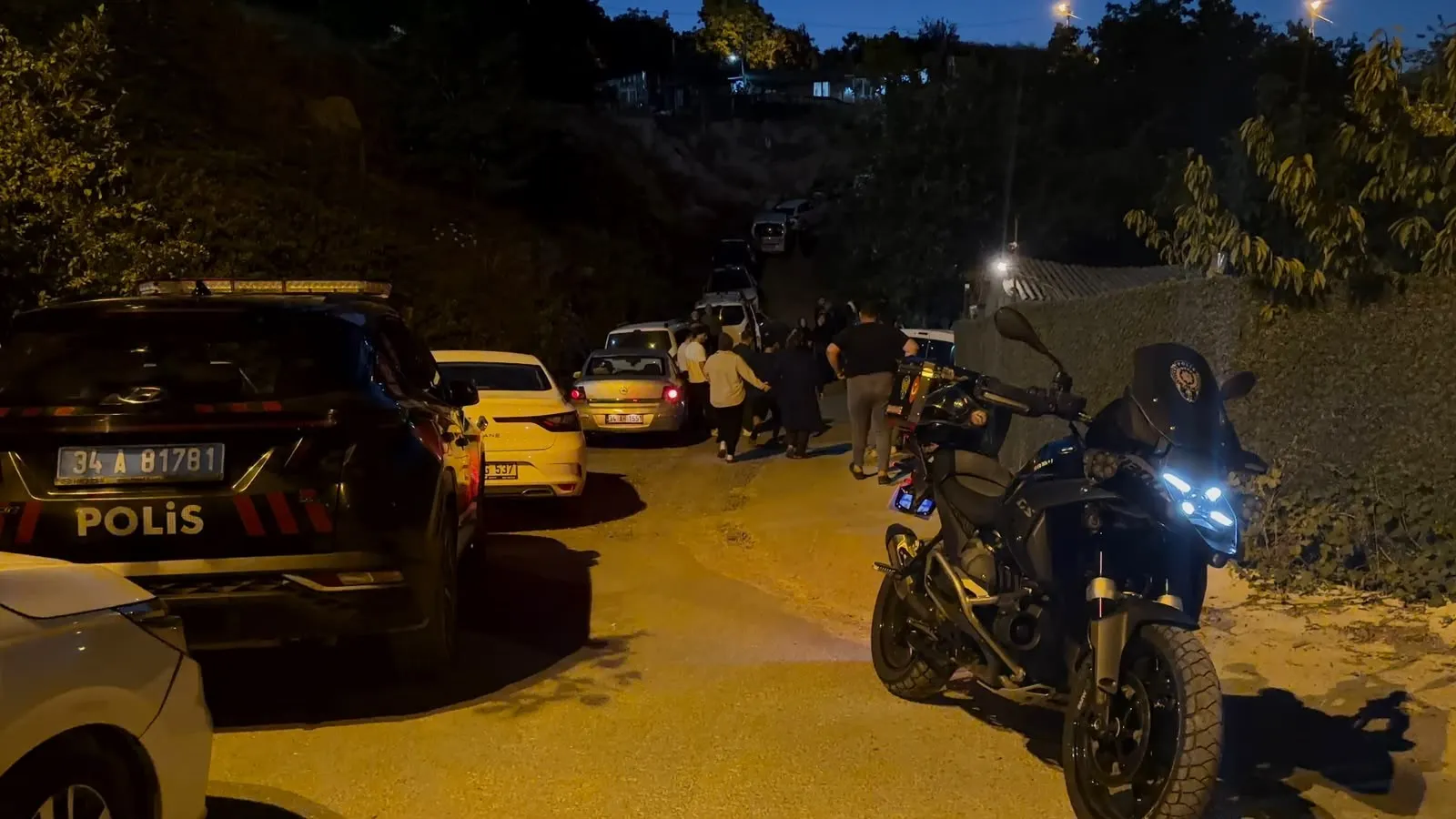 Arnavutköy'de aile faciası Uzaklaştırma kararı olan baba dehşet saçtı