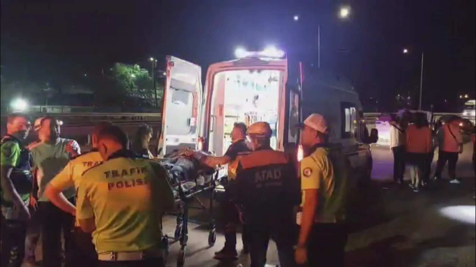 Amasya'da direksiyon hakimiyetini kaybeden sürücü bahçeye uçtu