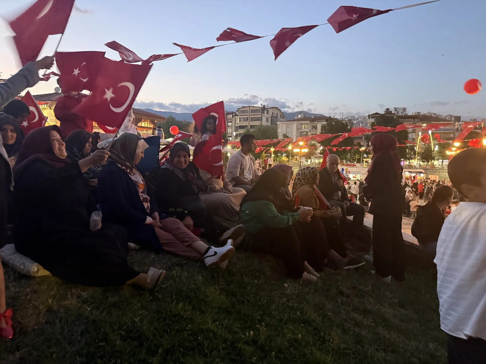Tokatlılar 15 Temmuz demokrasi nöbetinde bir araya geldi