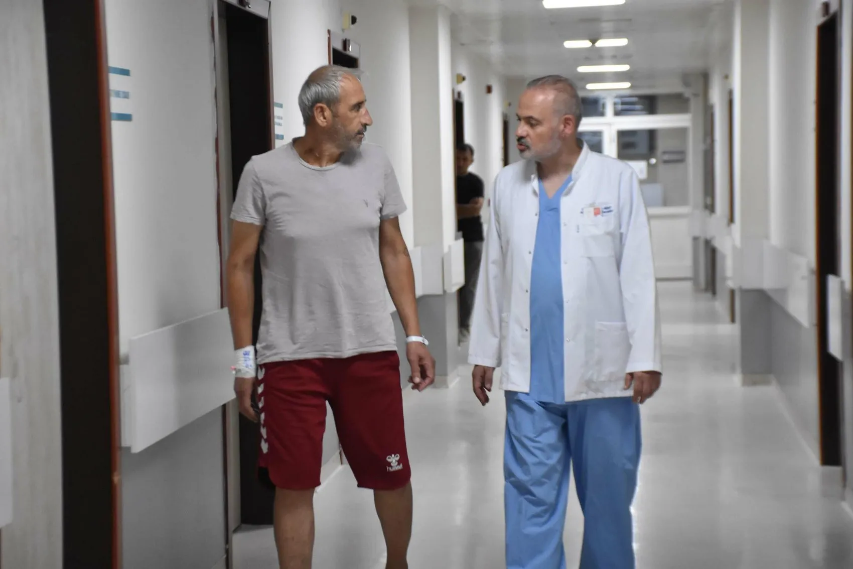 Göğüs kemiğini kesmeden kalpteki tümörü temizlediler