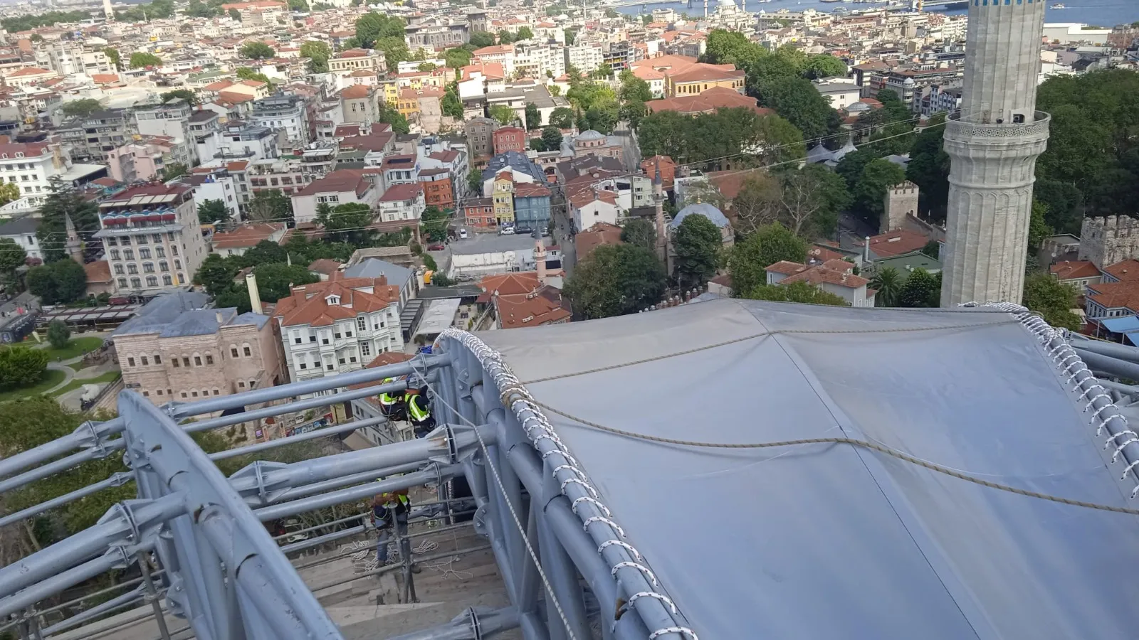 Ayasofya’nın kubbesi restorasyon için dev bir koruma kalkanına alınıyor