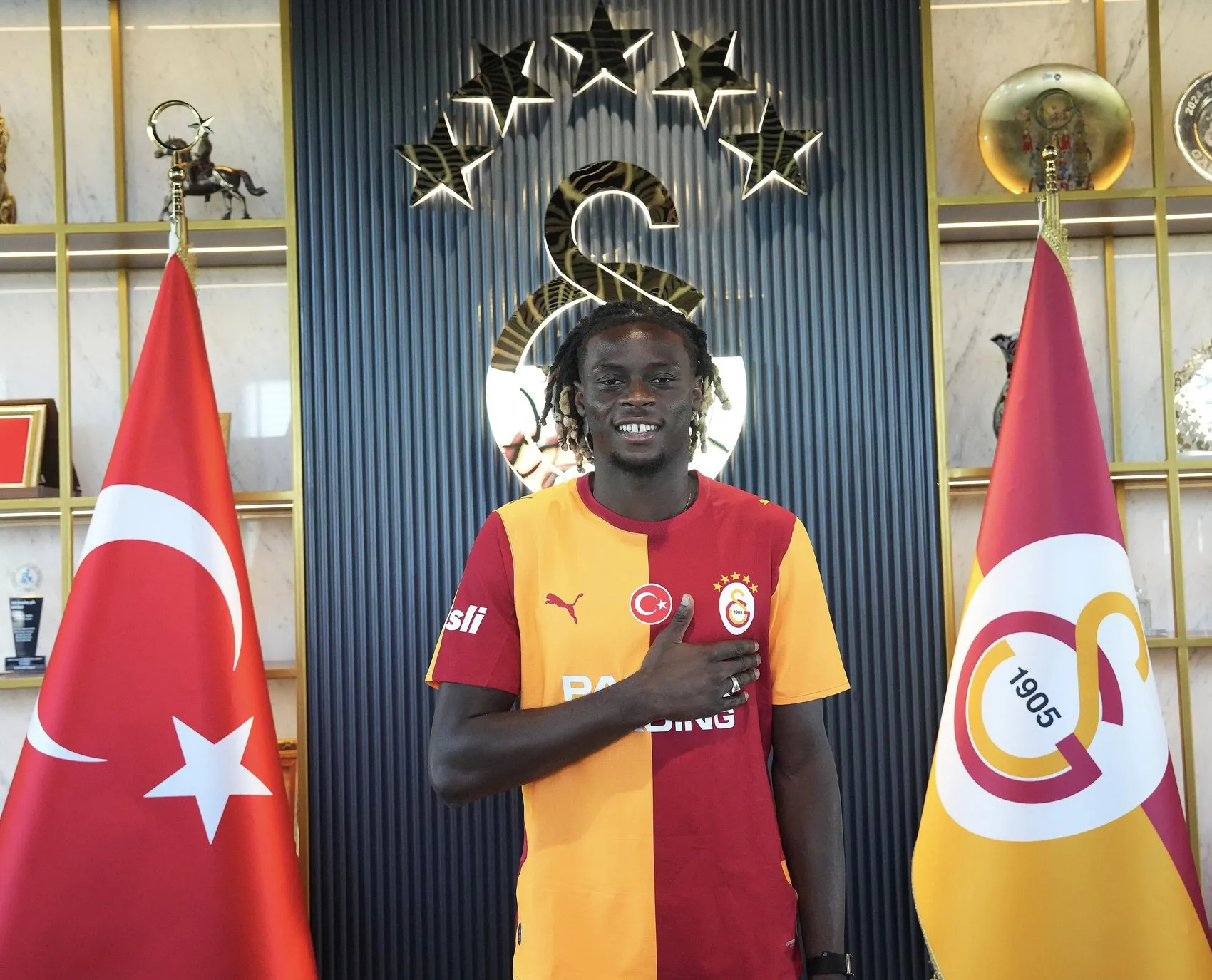 Galatasaray orta sahayı Burnley'den gelen Lesley Ugochukwu ile güçlendirdi