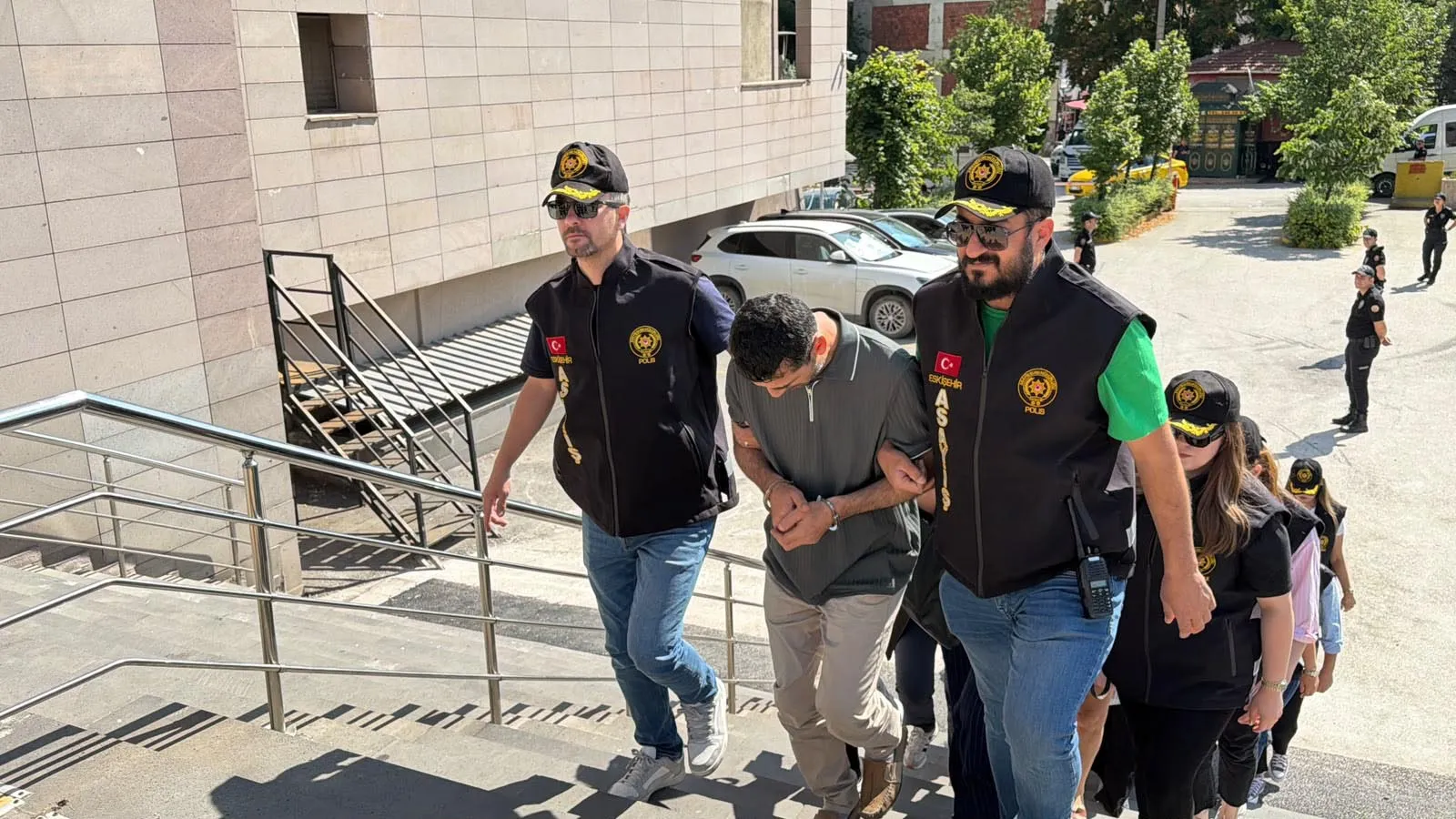 Yatırım vaadiyle milyonları çaldılar